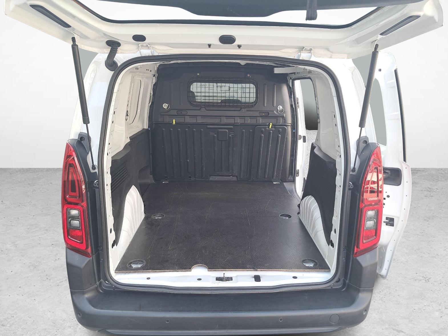 TOYOTA PROACE CITY Van L1 1.2 Active-image-11