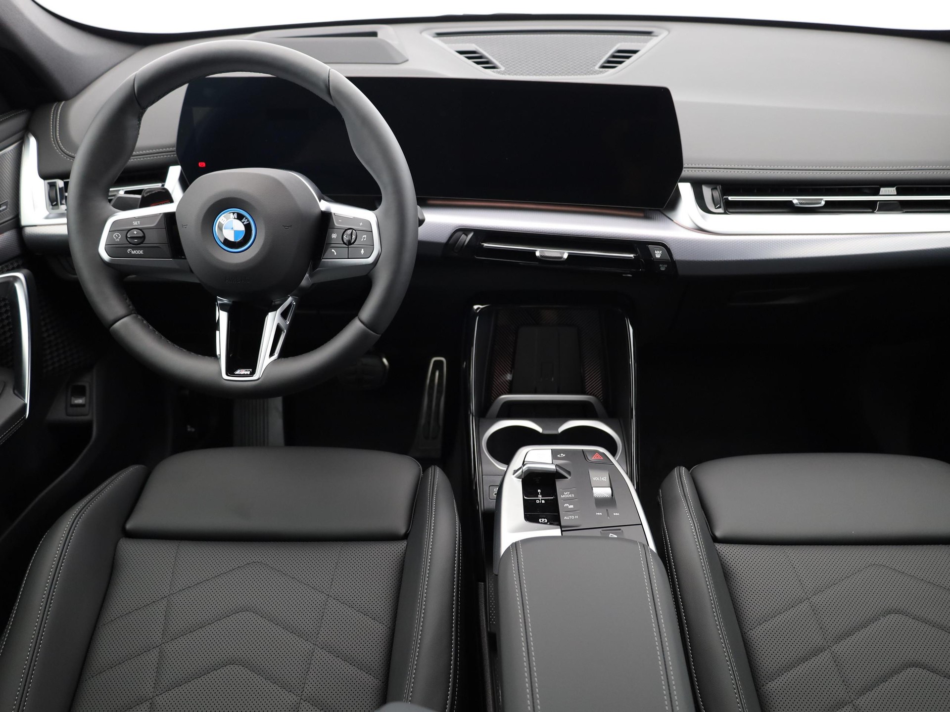 BMW iX1 U11 30 xDrive-image-5
