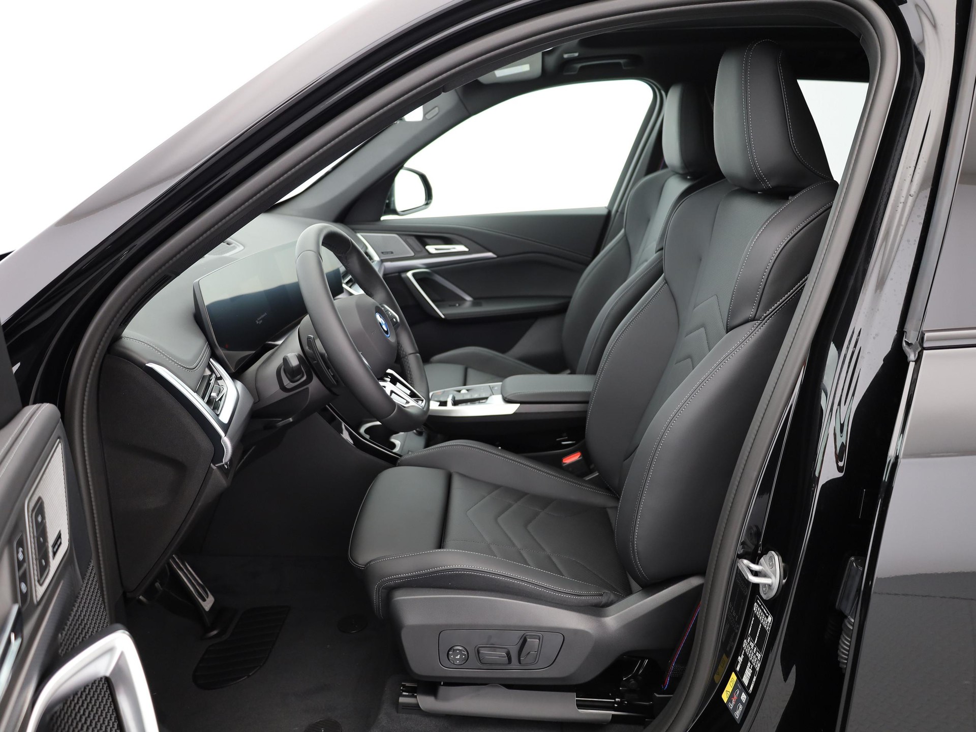 BMW iX1 U11 30 xDrive-image-4
