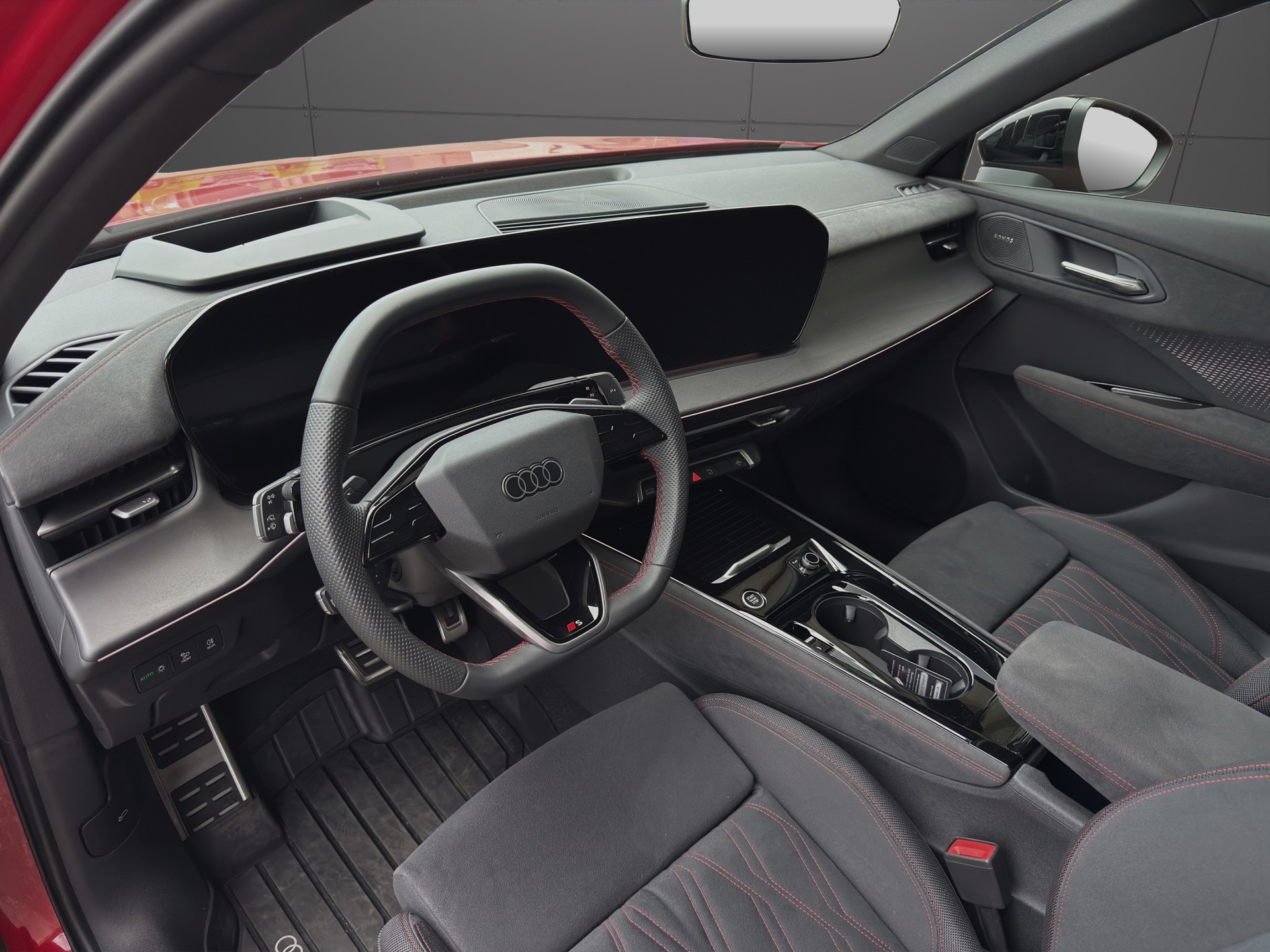 AUDI Q3 SUV 2.0 TFSI S Line quattro S-Tronic-image-6