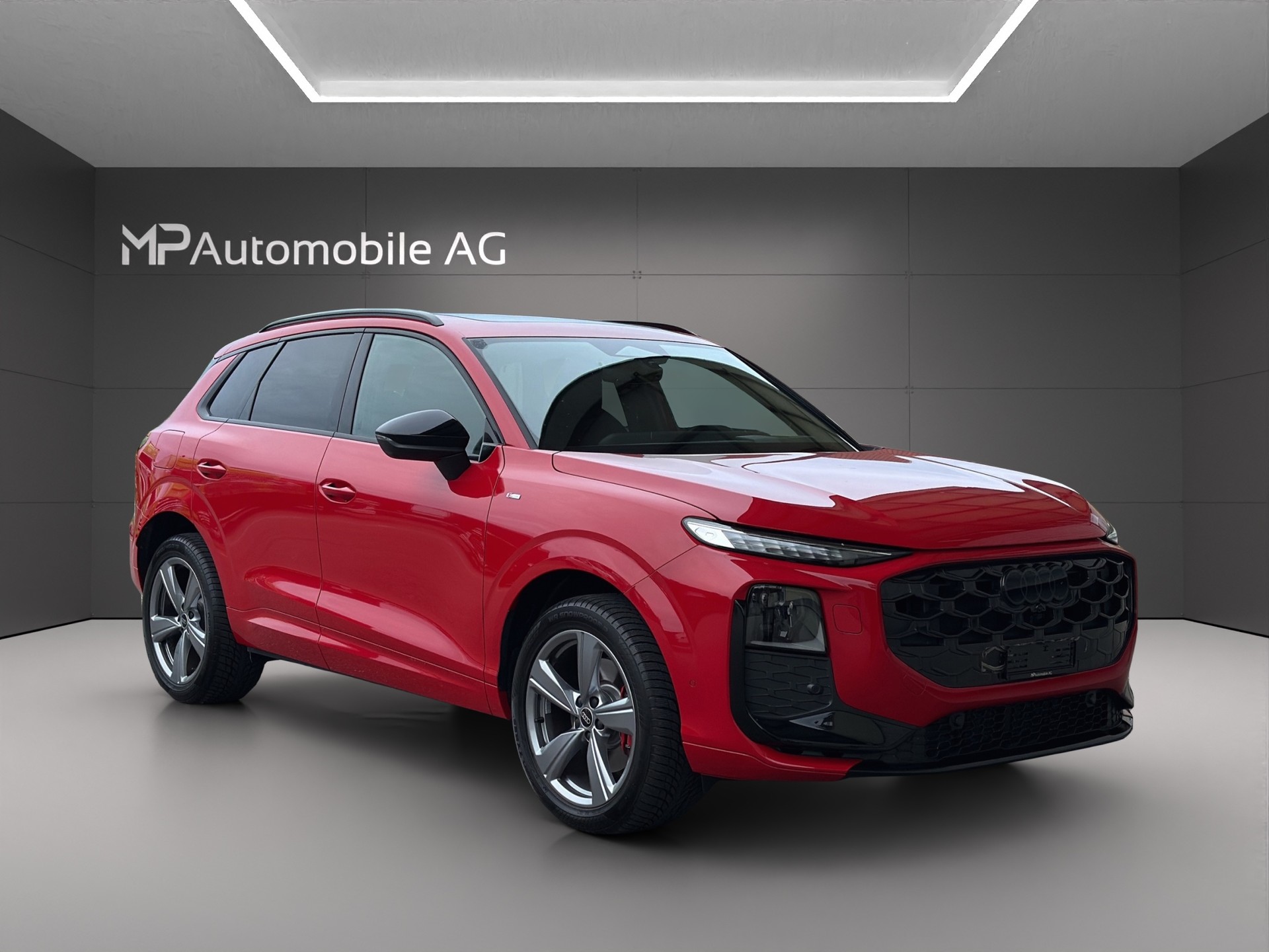 AUDI Q3 SUV 2.0 TFSI S Line quattro S-Tronic-image-1