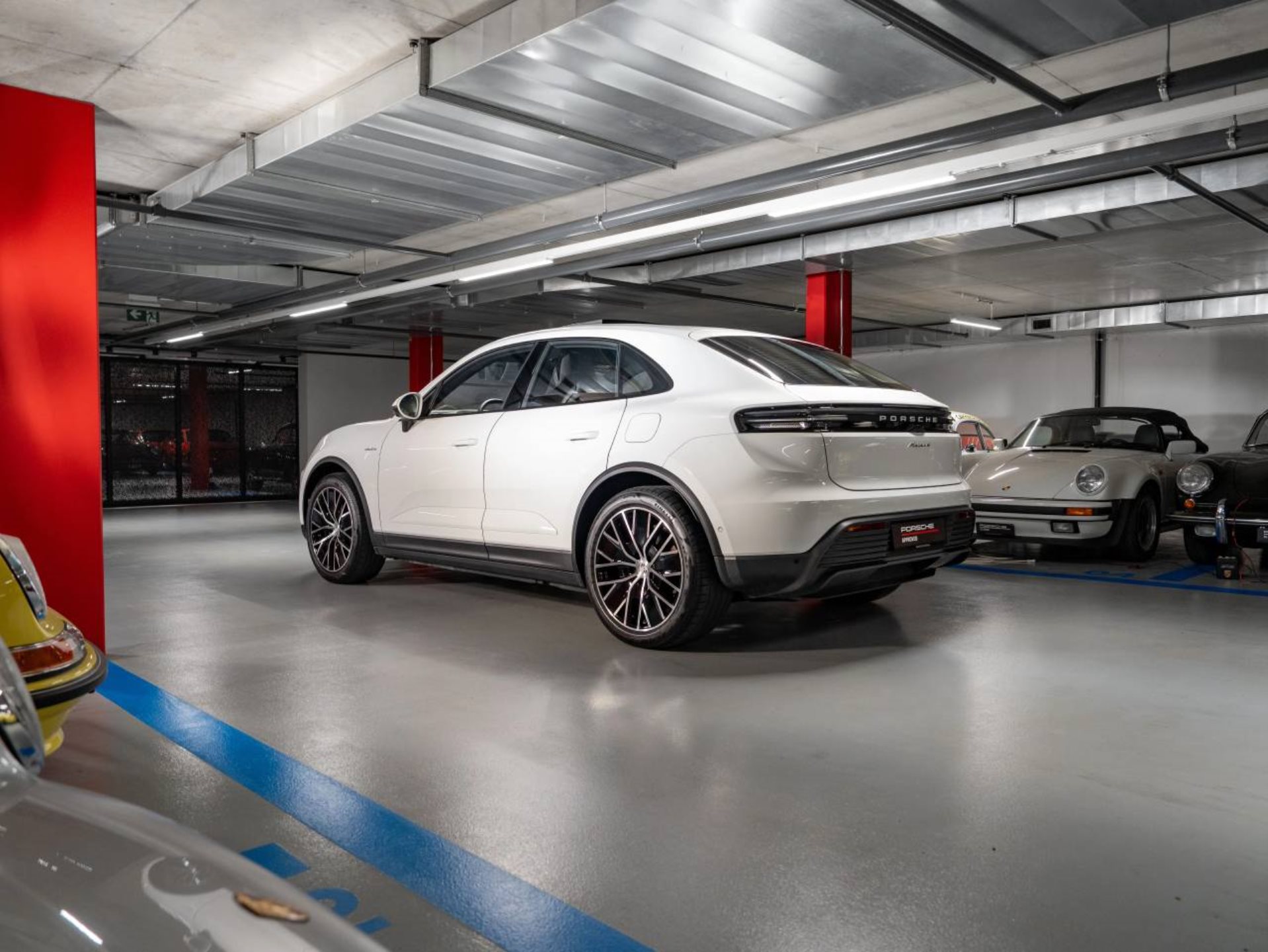 PORSCHE Macan 4-image-2