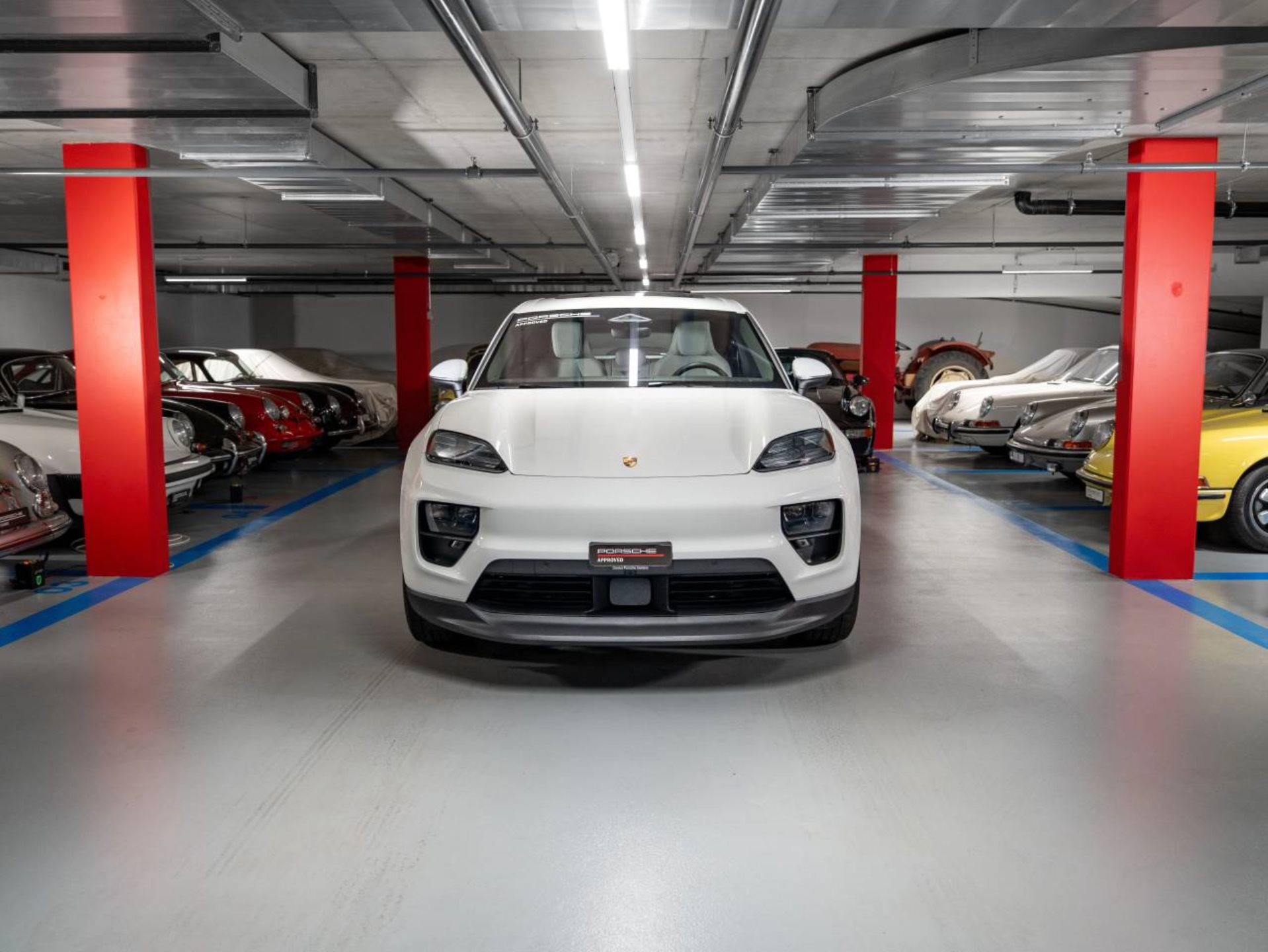 PORSCHE Macan 4-image-1