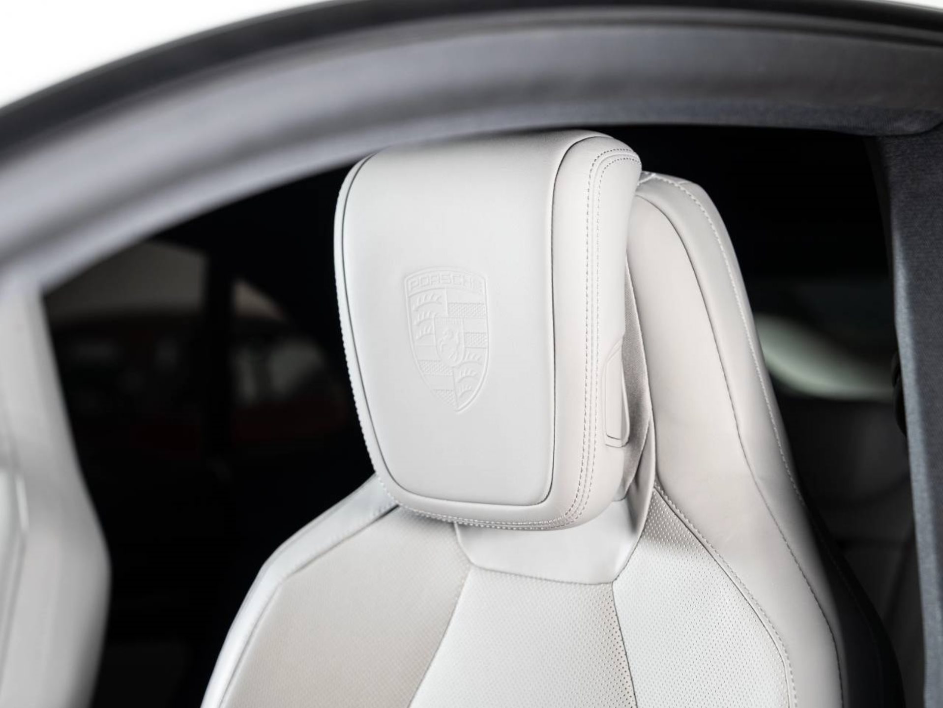 PORSCHE Macan 4-image-19