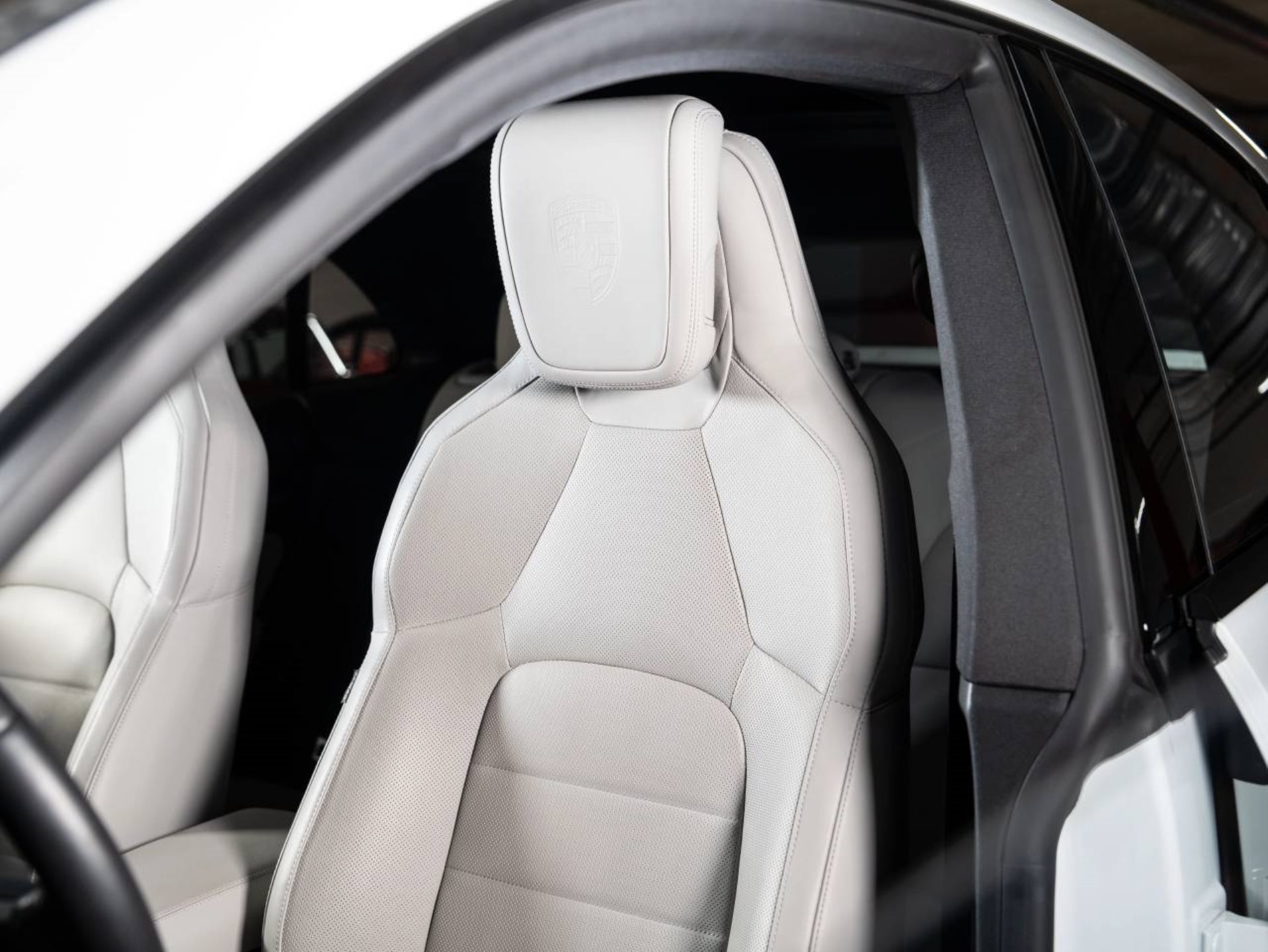 PORSCHE Macan 4-image-18