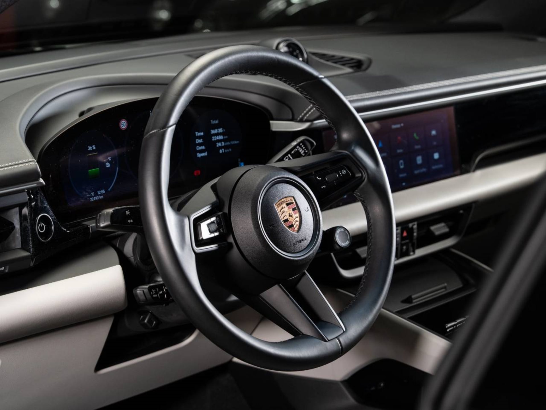 PORSCHE Macan 4-image-12