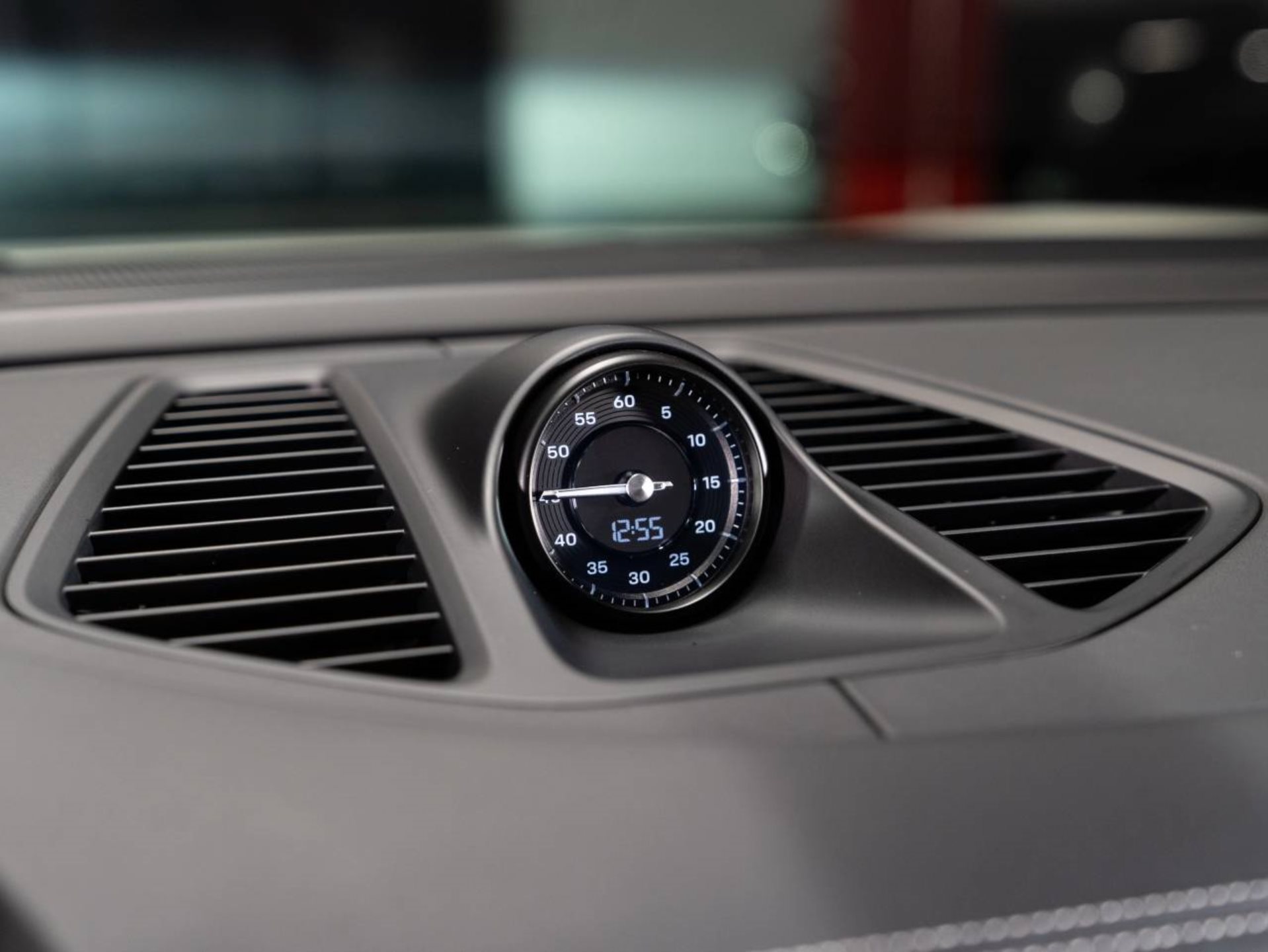 PORSCHE Macan 4-image-13