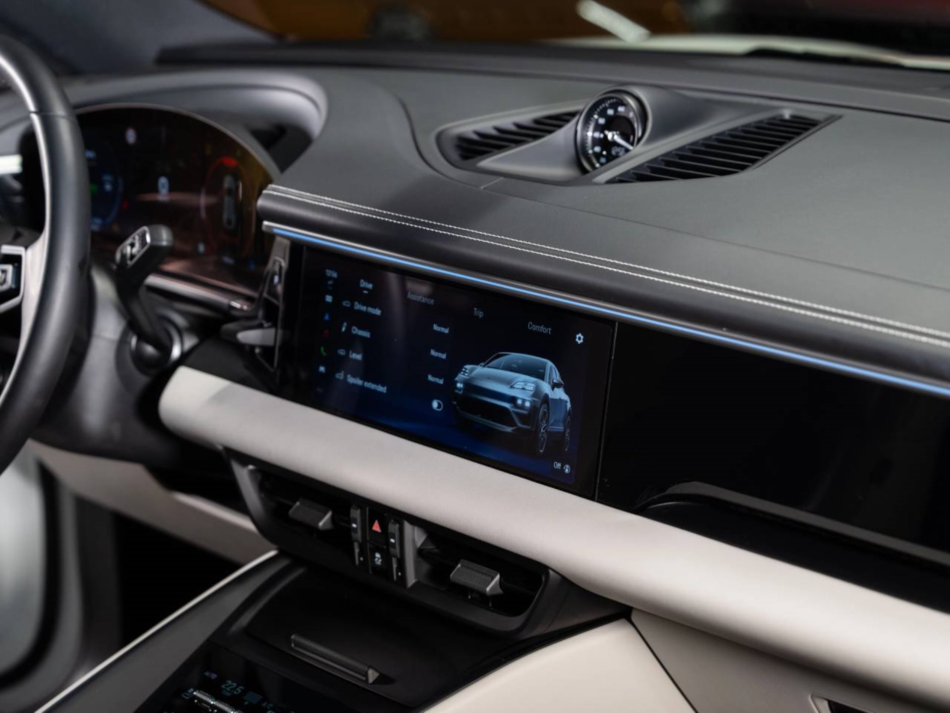 PORSCHE Macan 4-image-17
