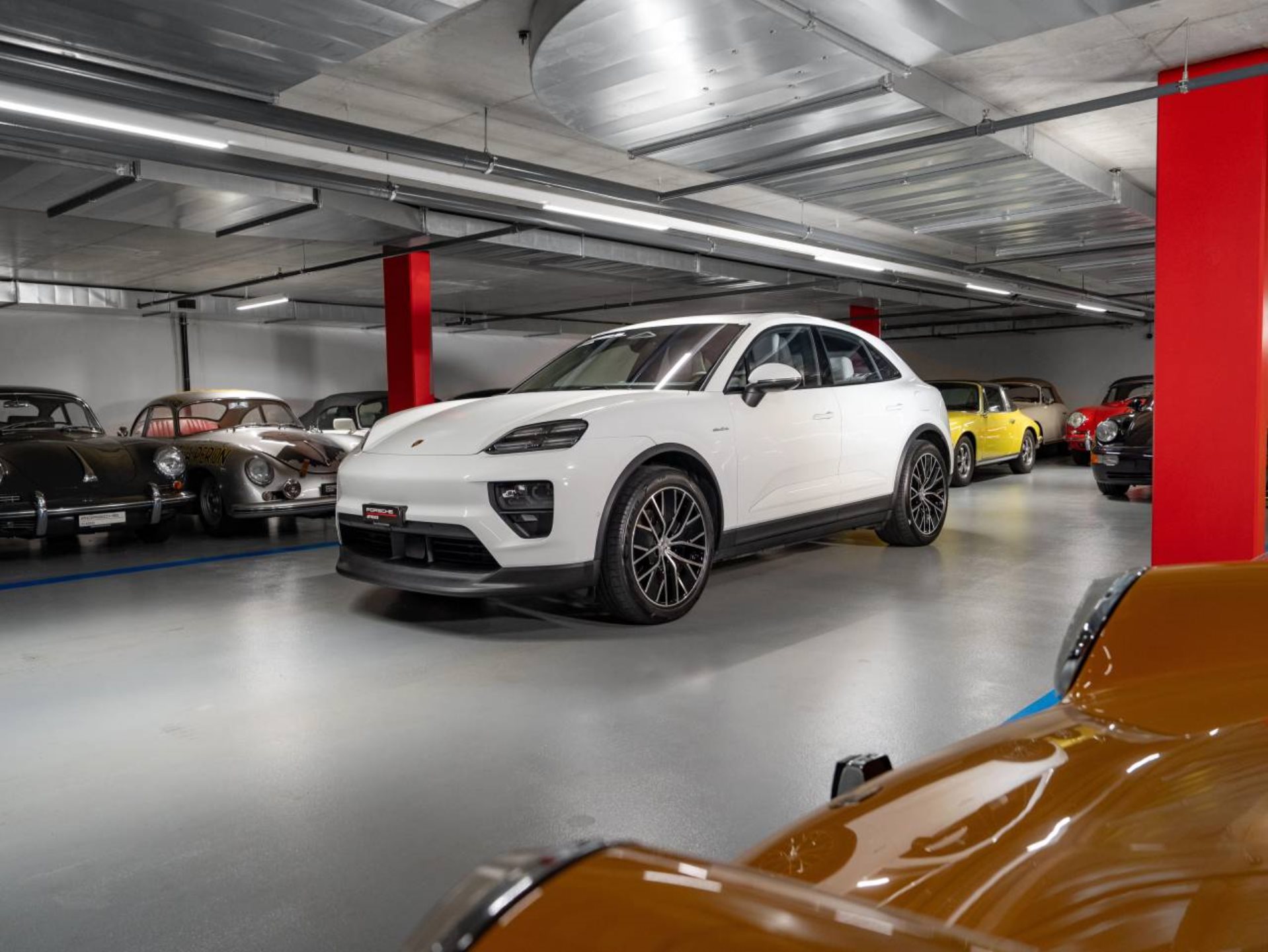 PORSCHE Macan 4-image-0