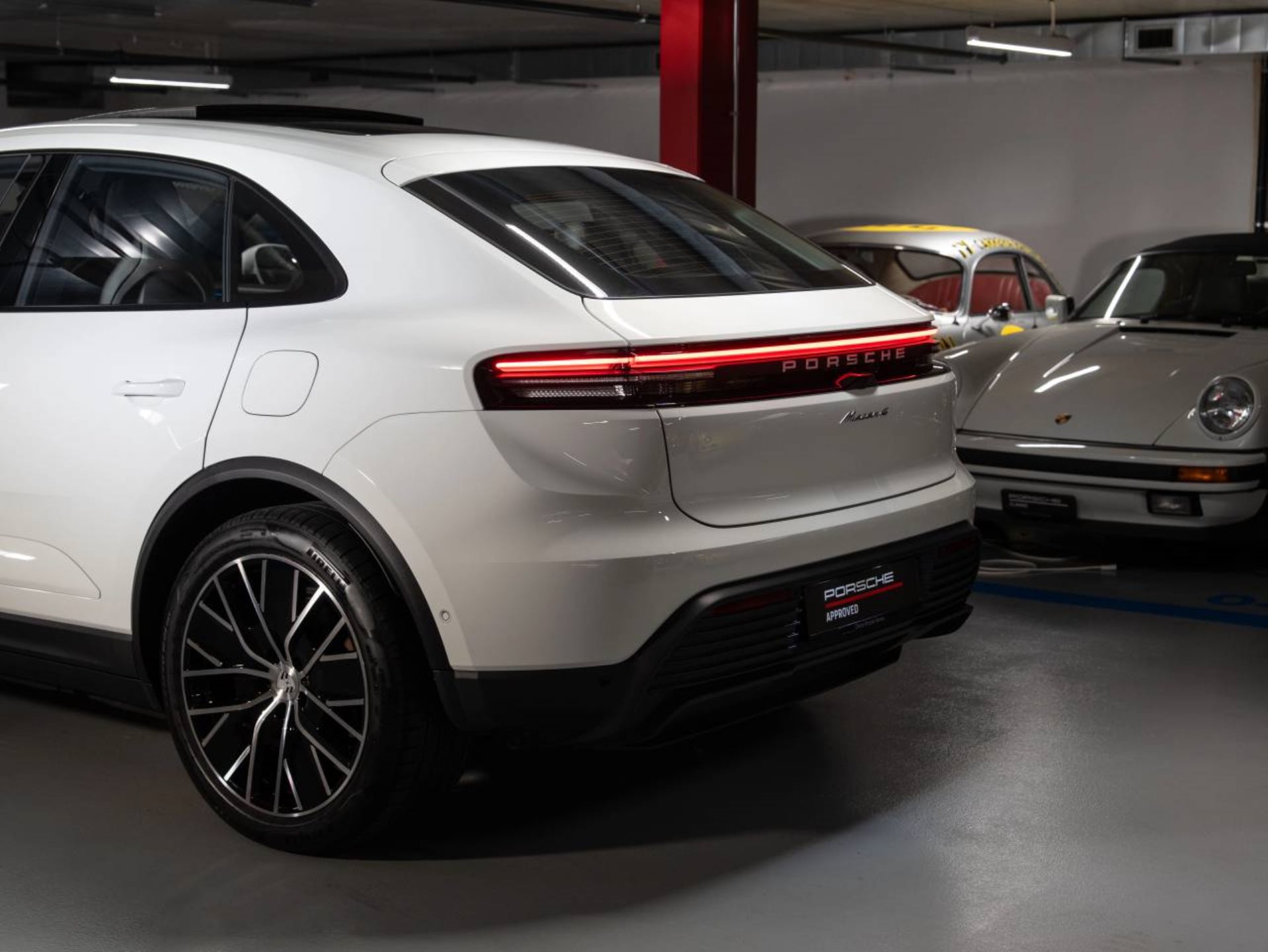 PORSCHE Macan 4-image-9