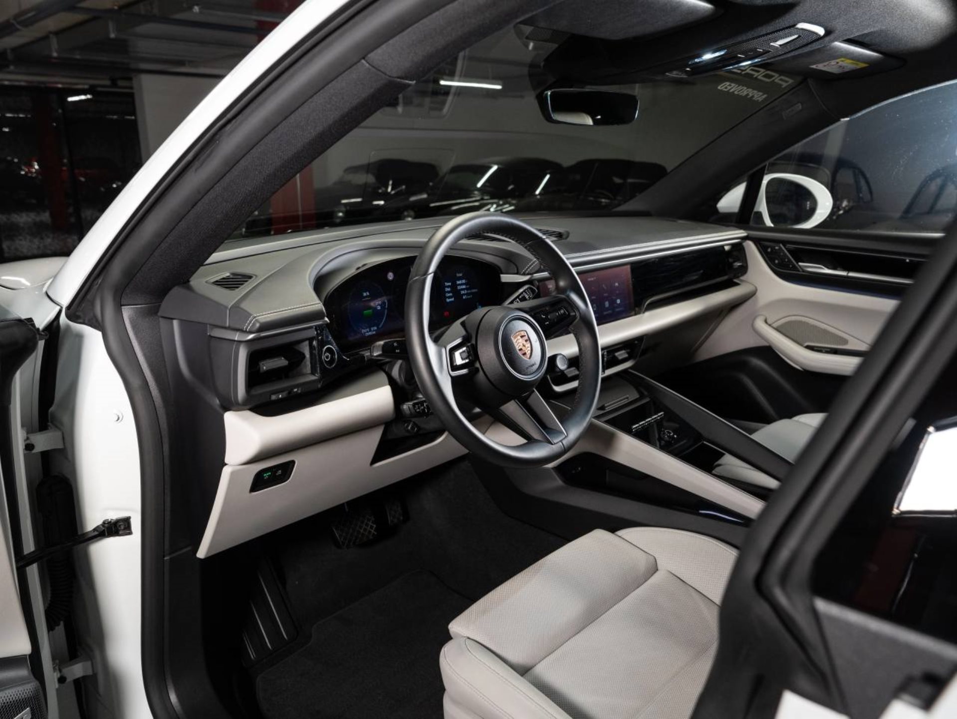 PORSCHE Macan 4-image-3