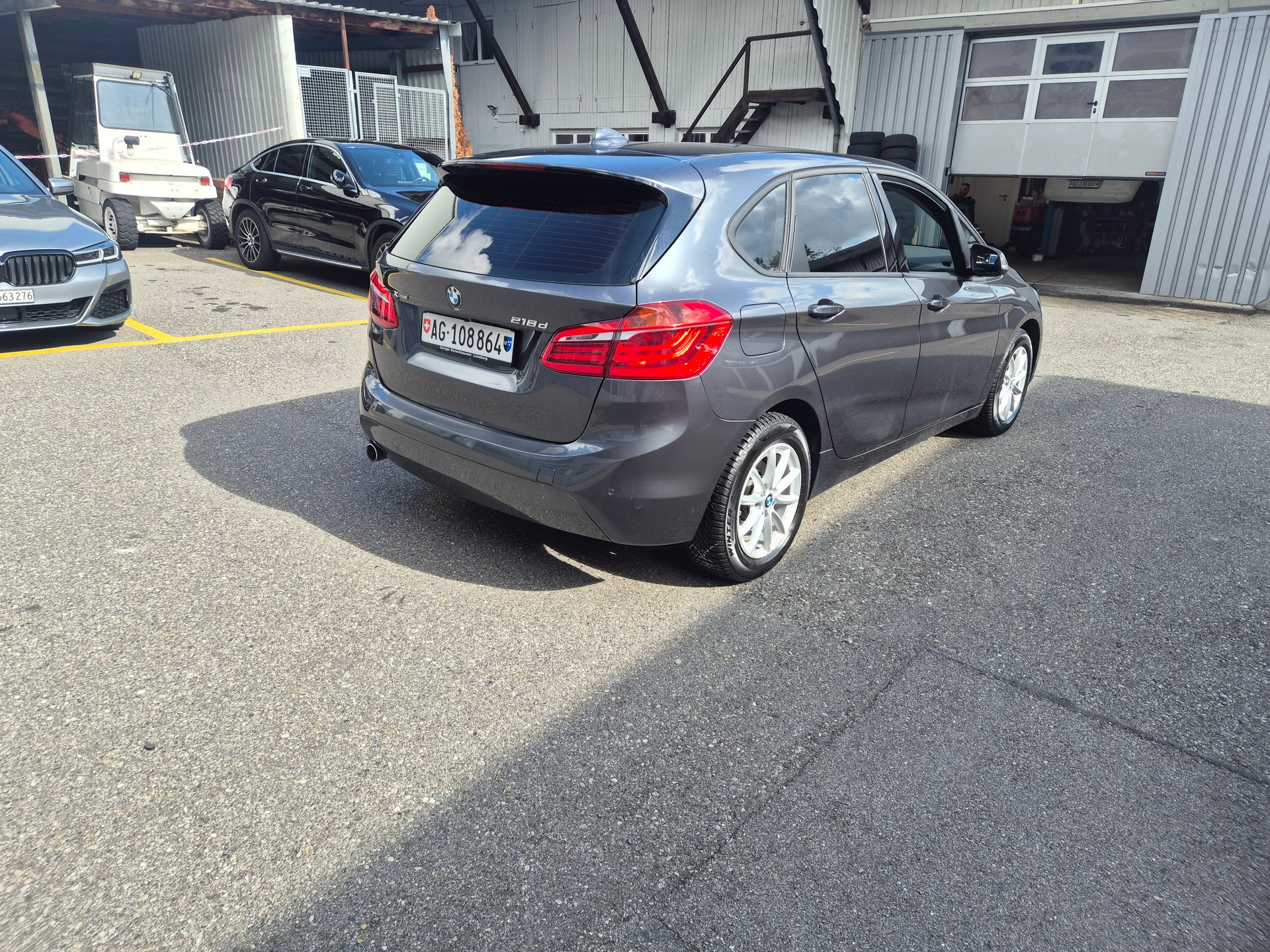 BMW 218d xDrive-image-8
