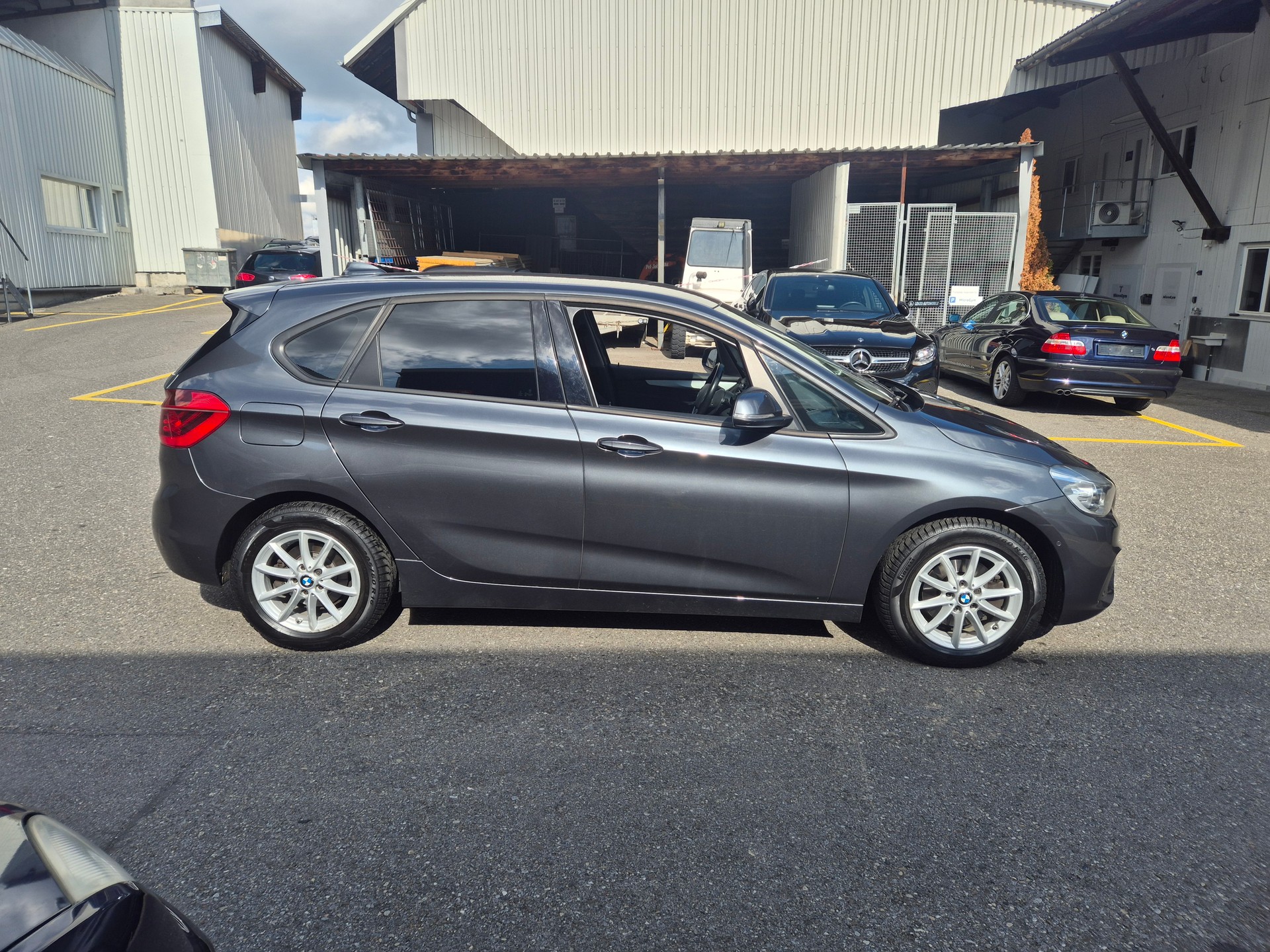 BMW 218d xDrive-image-2