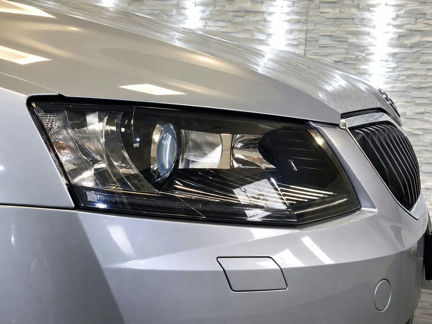 SKODA Octavia 1.8 TSI Elegance DSG-showroom-element-2