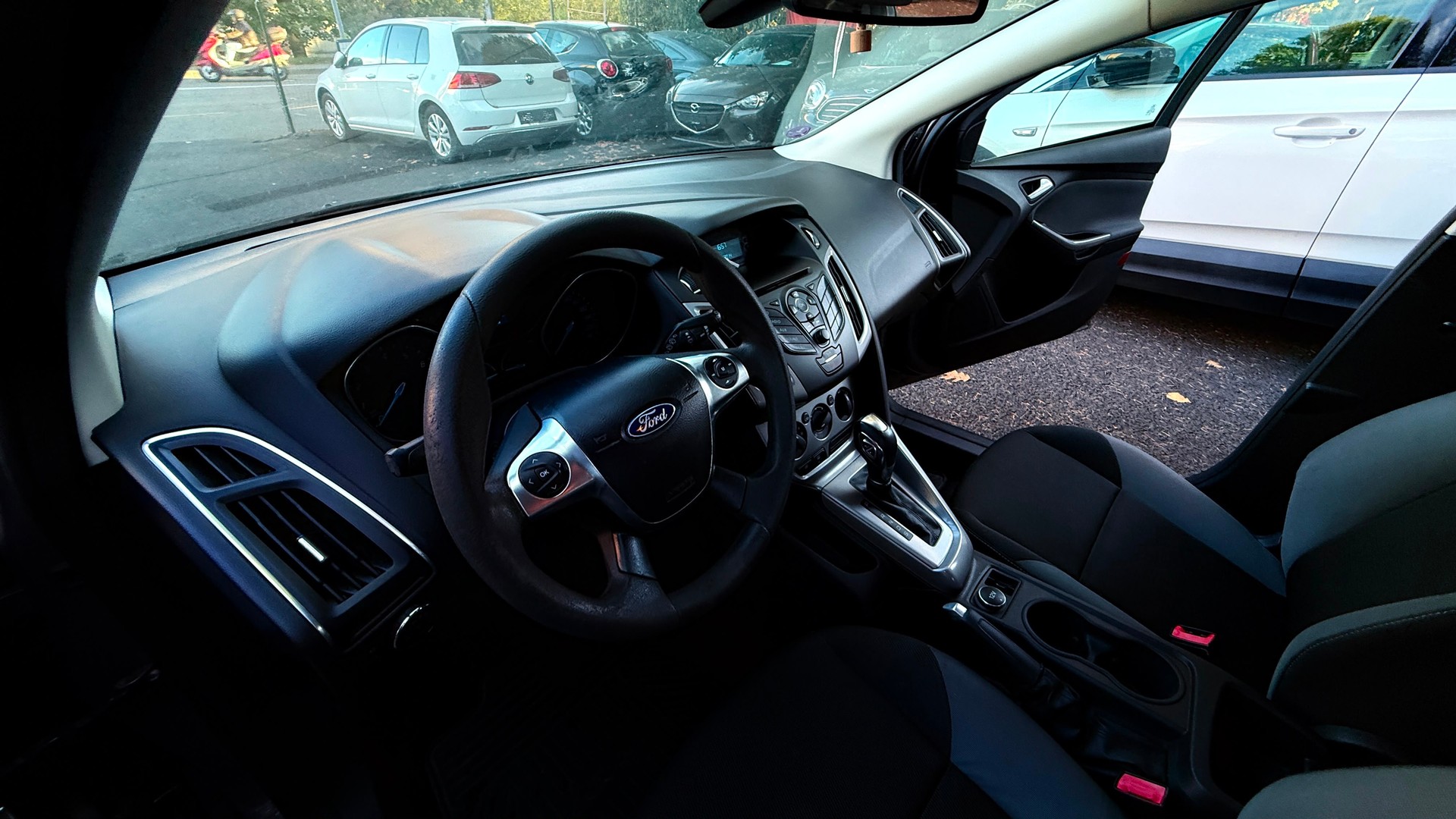 FORD Focus 1.6i VCT Trend PowerShift-image-6