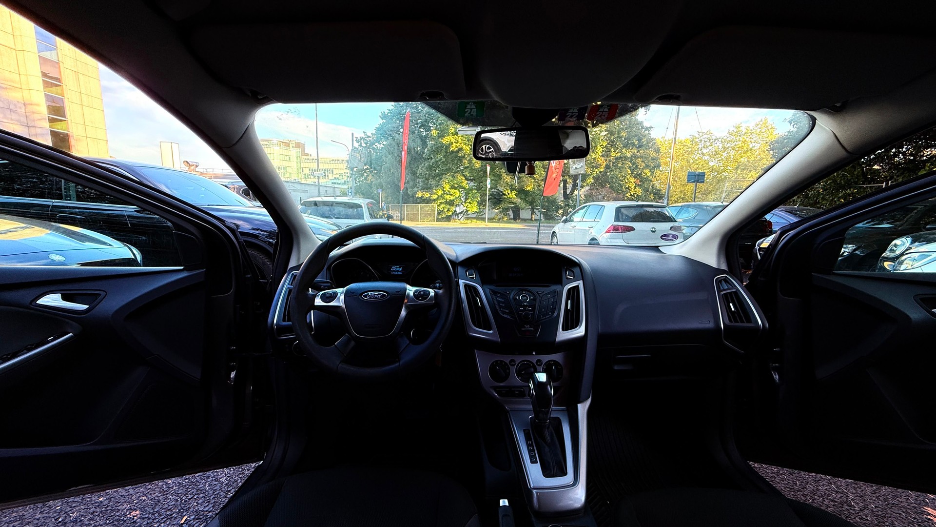 FORD Focus 1.6i VCT Trend PowerShift-image-10