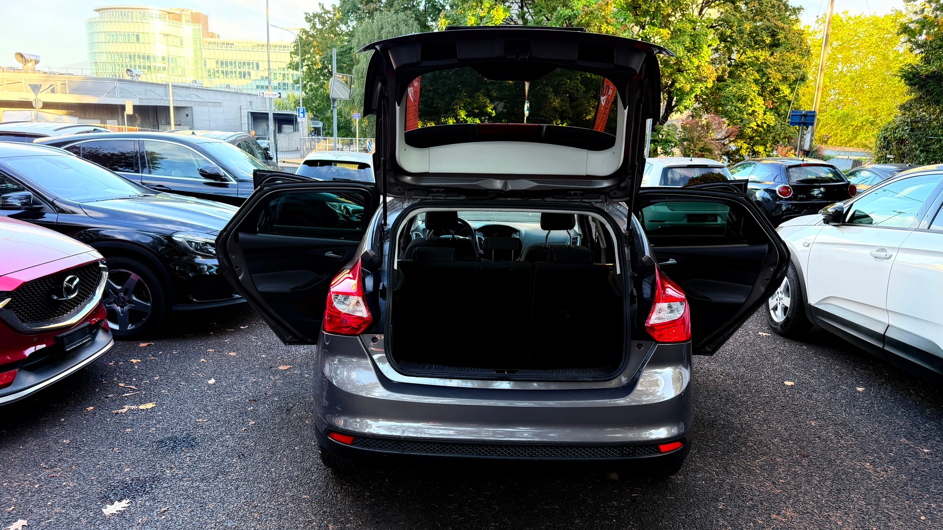 FORD Focus 1.6i VCT Trend PowerShift-image-12