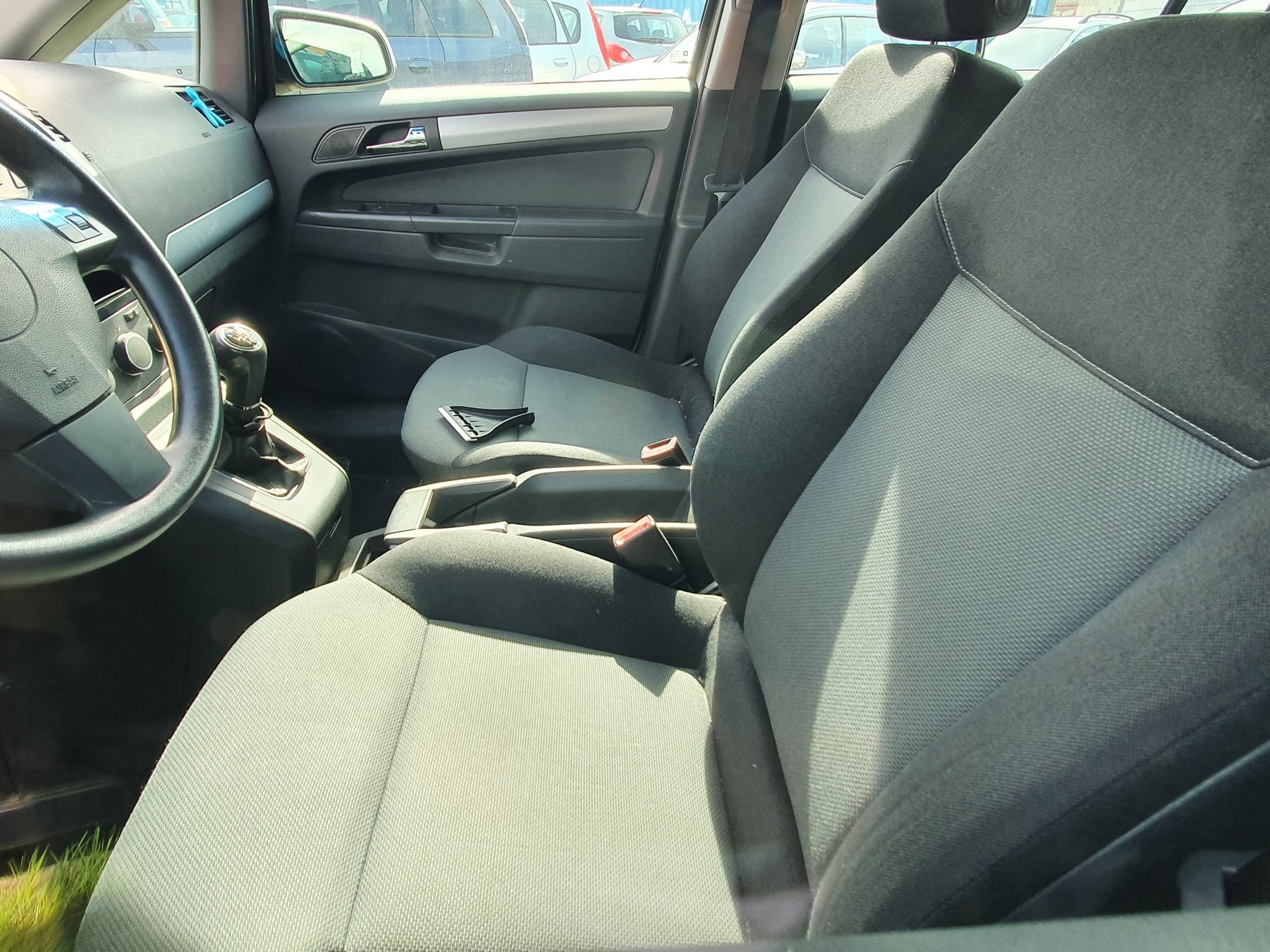 OPEL Zafira 2.2i 16V Cosmo-image-5