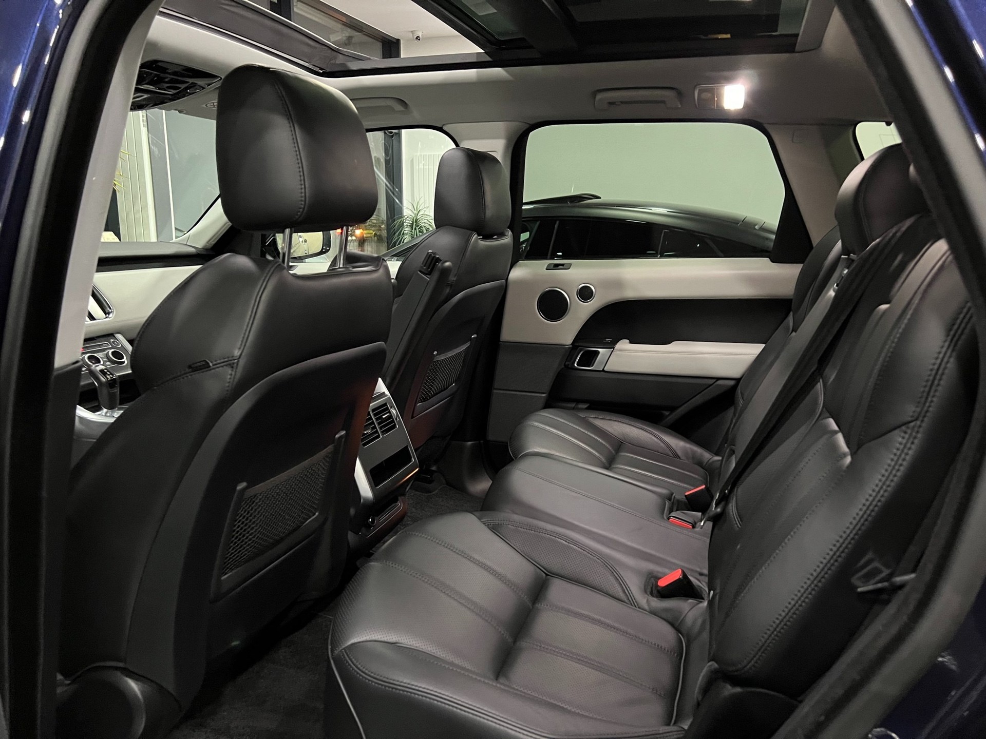 LAND ROVER Range Rover Sport 4.4 SDV8 HSE Automatic-image-6