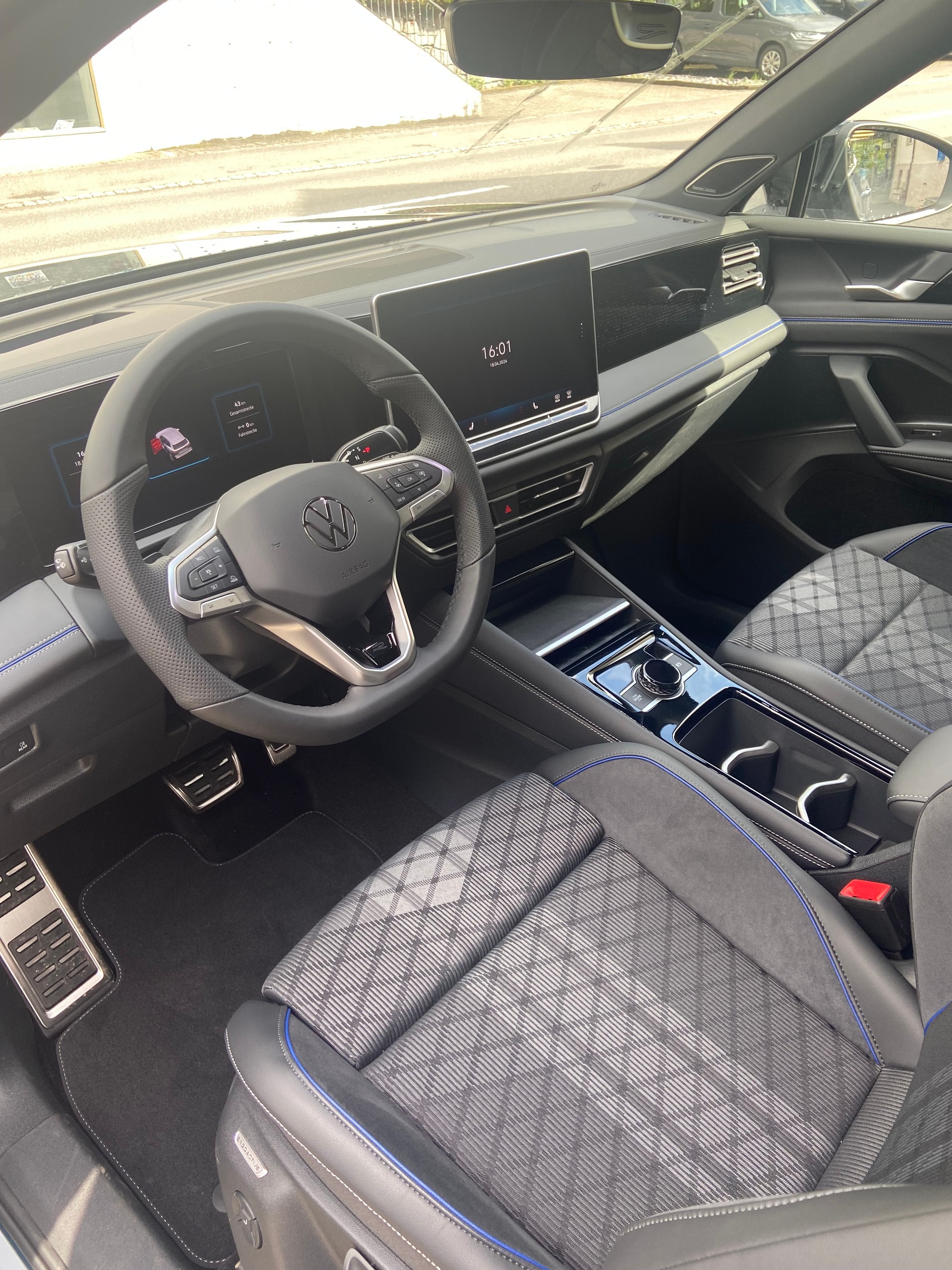 VW Tiguan 2.0 TDI SCR R-Line 4Motion DSG-image-6