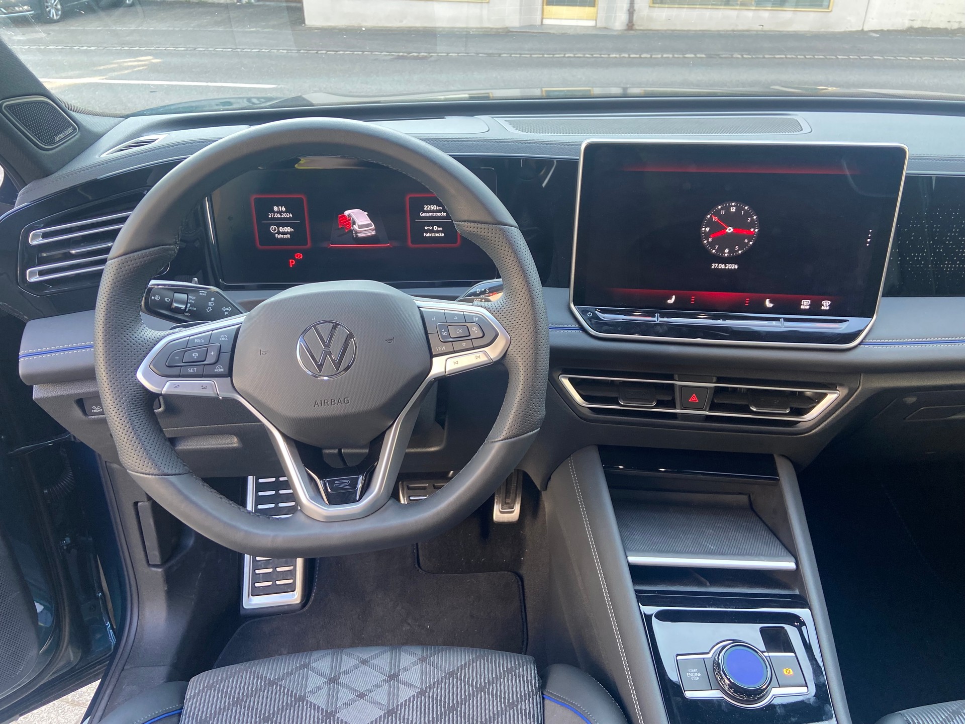 VW Tiguan 2.0 TDI SCR R-Line 4Motion DSG-image-5