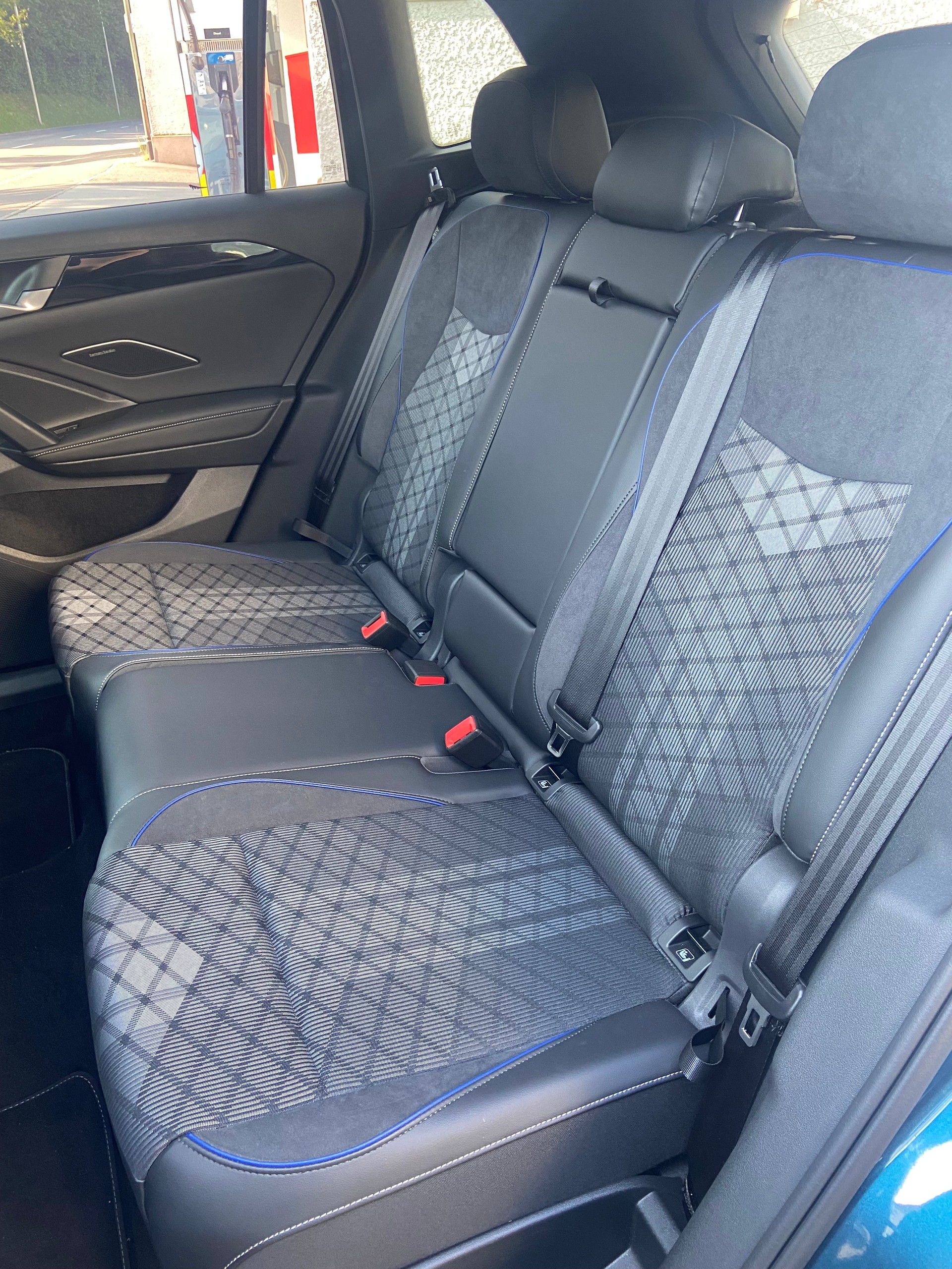 VW Tiguan 2.0 TDI SCR R-Line 4Motion DSG-image-7