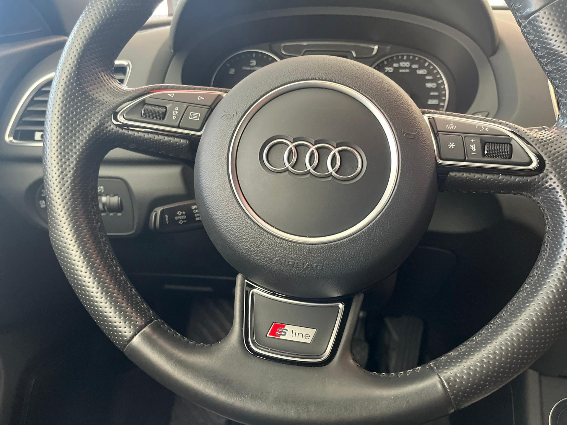 AUDI Q3 2.0 TDI sport quattro-image-5