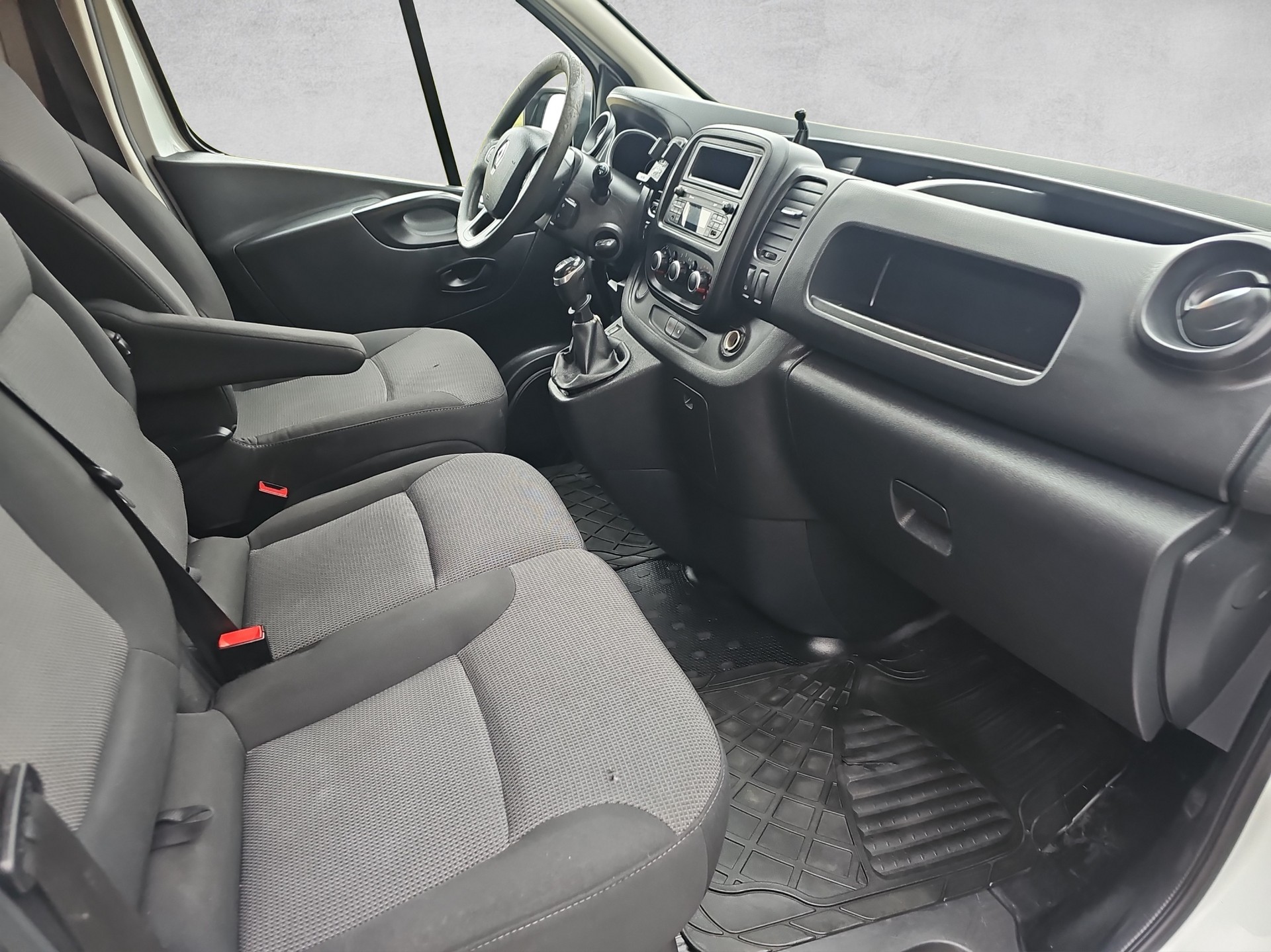 RENAULT Trafic 2.0 dCi 120 3.0t Business L1H1-image-5