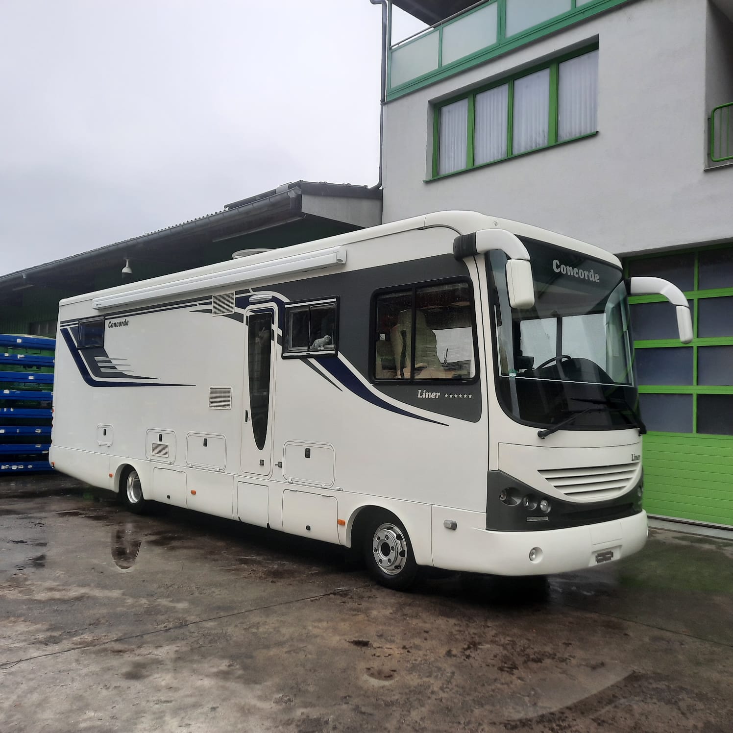 CONCORDE Liner 990G mit Motorradgarage auf MAN TGL 12.250-image-2