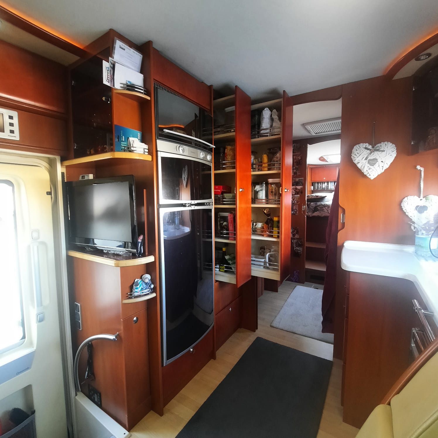 CONCORDE Liner 990G mit Motorradgarage auf MAN TGL 12.250-image-17
