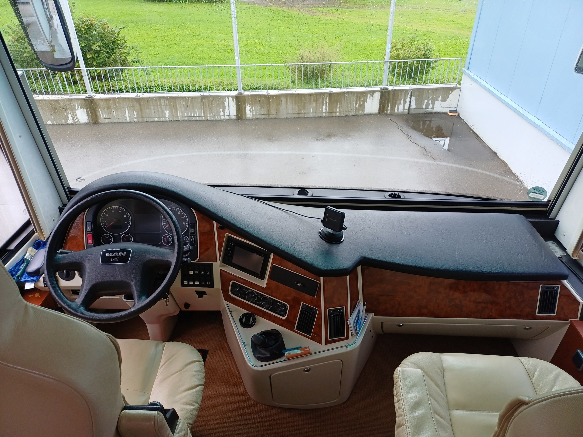 CONCORDE Liner 990G mit Motorradgarage auf MAN TGL 12.250-image-12