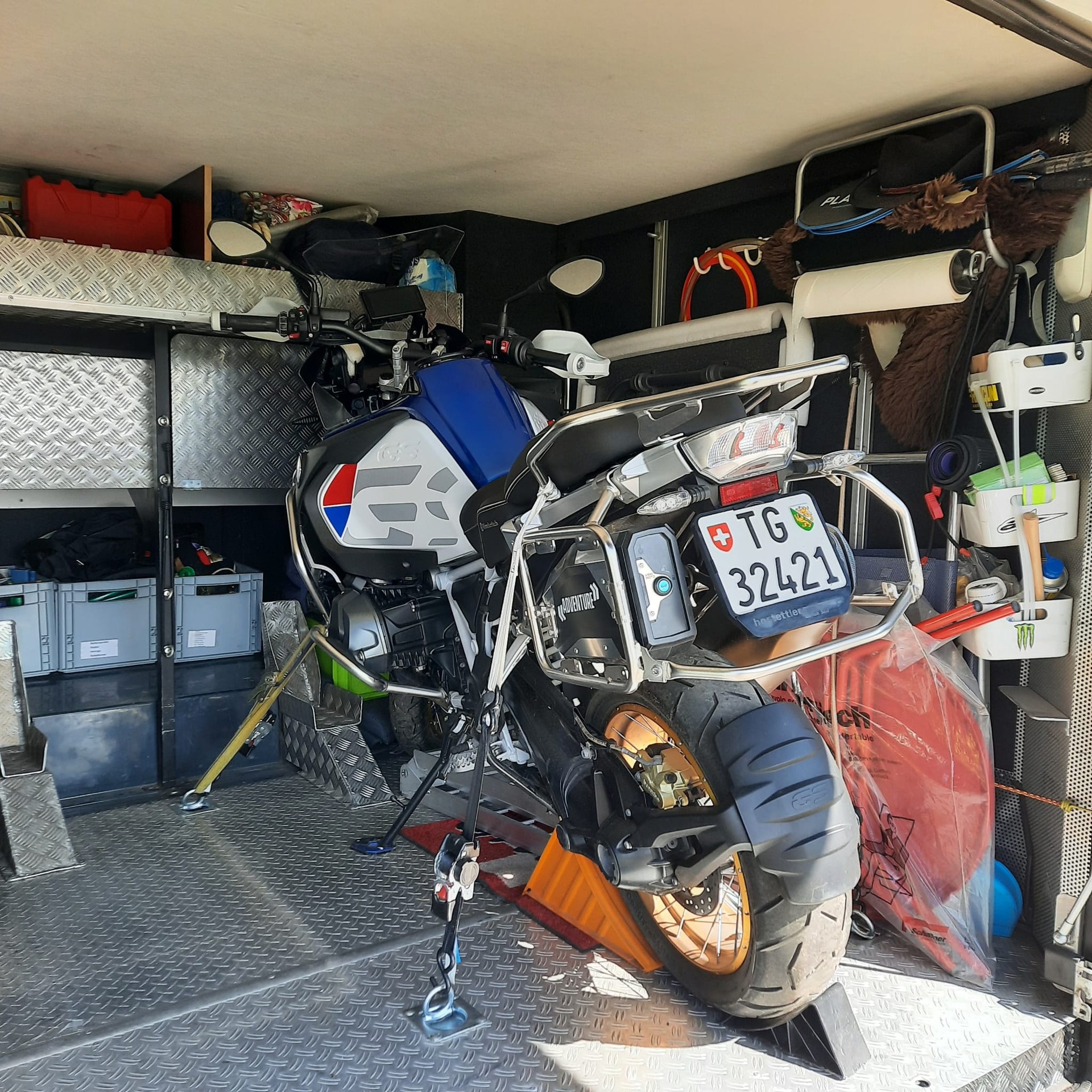 CONCORDE Liner 990G mit Motorradgarage auf MAN TGL 12.250-image-10