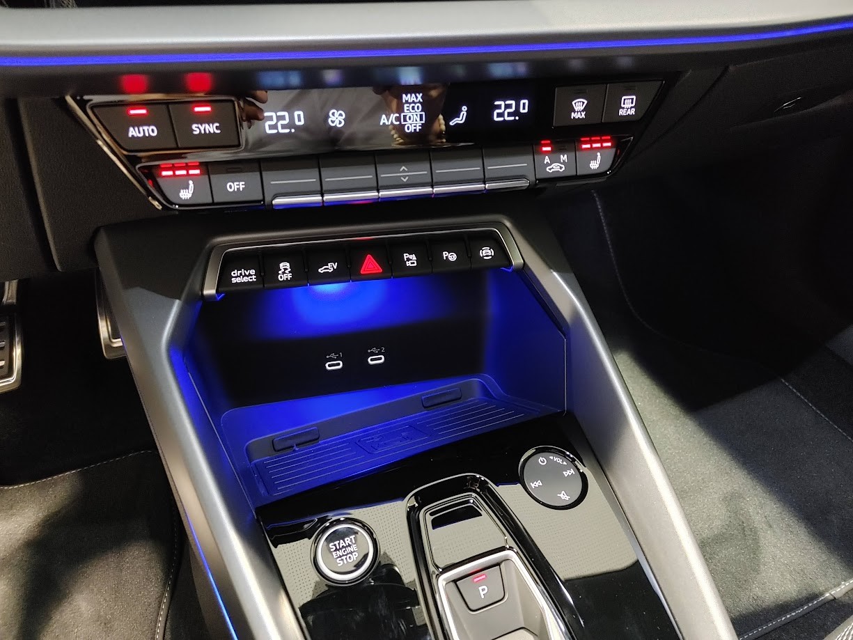 AUDI A3 Sportback 45 TFSI e S line Attraction S-tronic-image-9