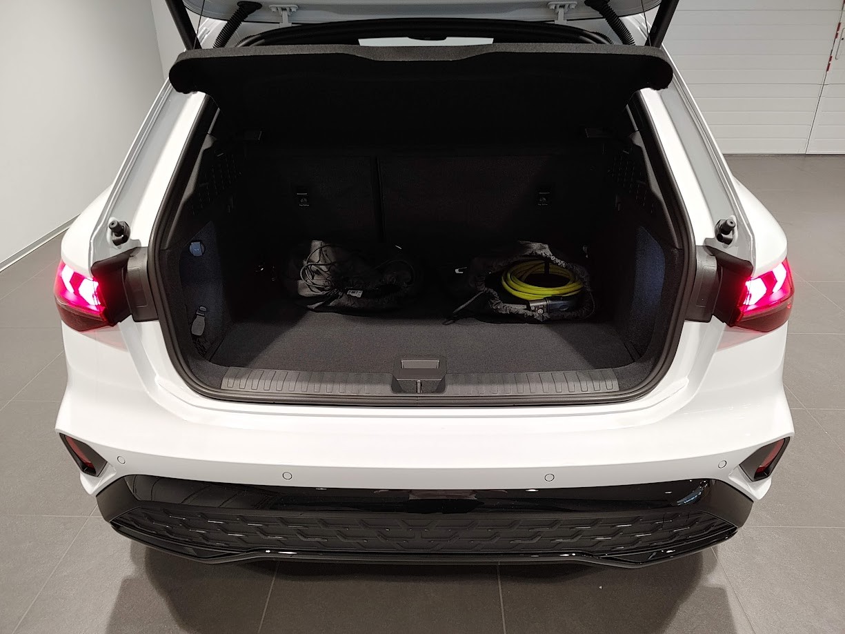 AUDI A3 Sportback 45 TFSI e S line Attraction S-tronic-image-12
