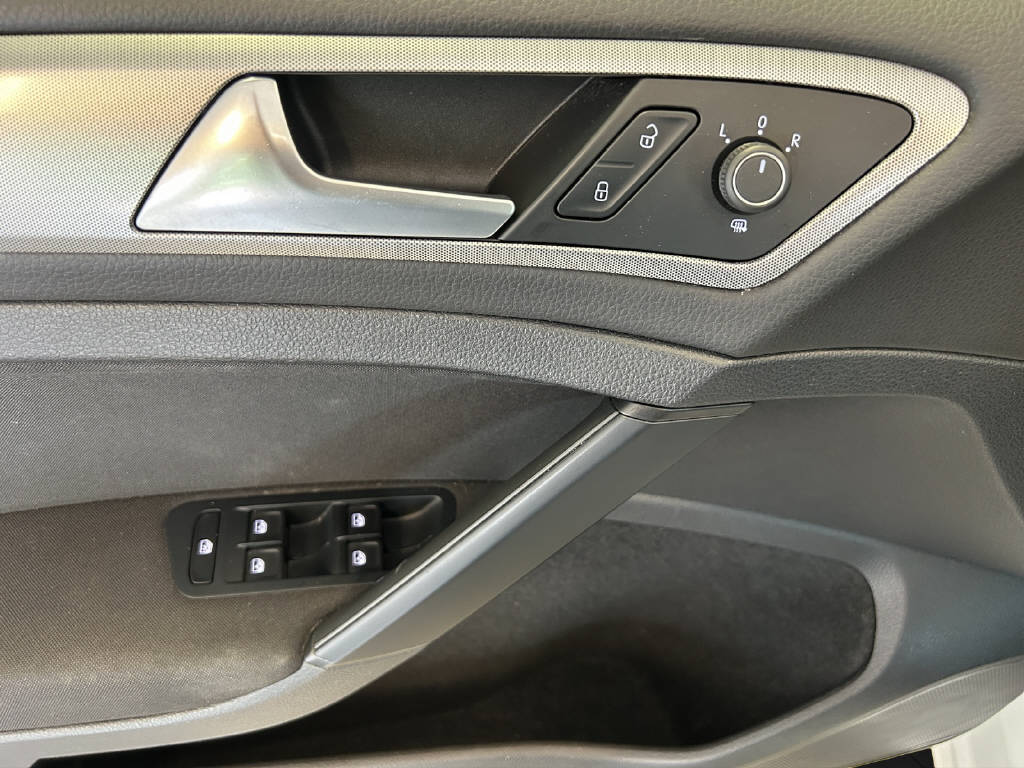 VW Golf VII 1.0 TSI Trendline-image-2