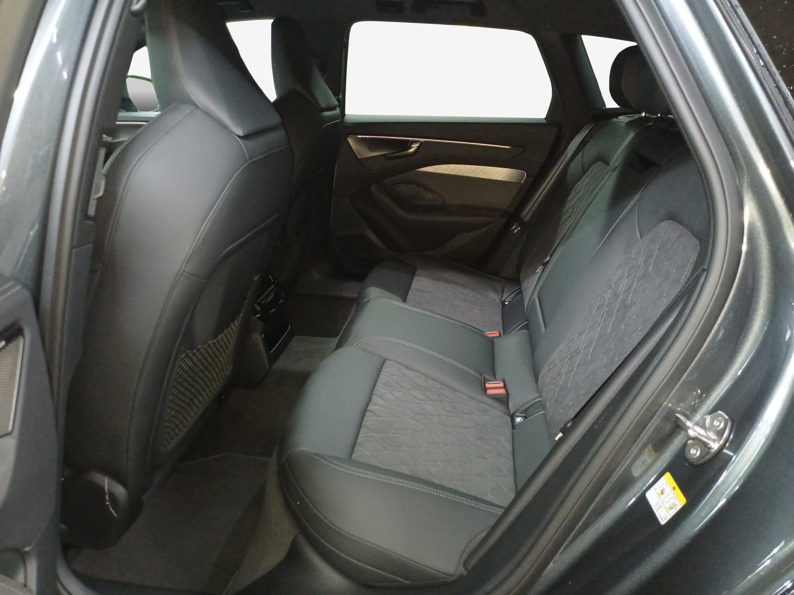 AUDI A6 Avant e-hybrid quattro 220 kW S tronic-image-11