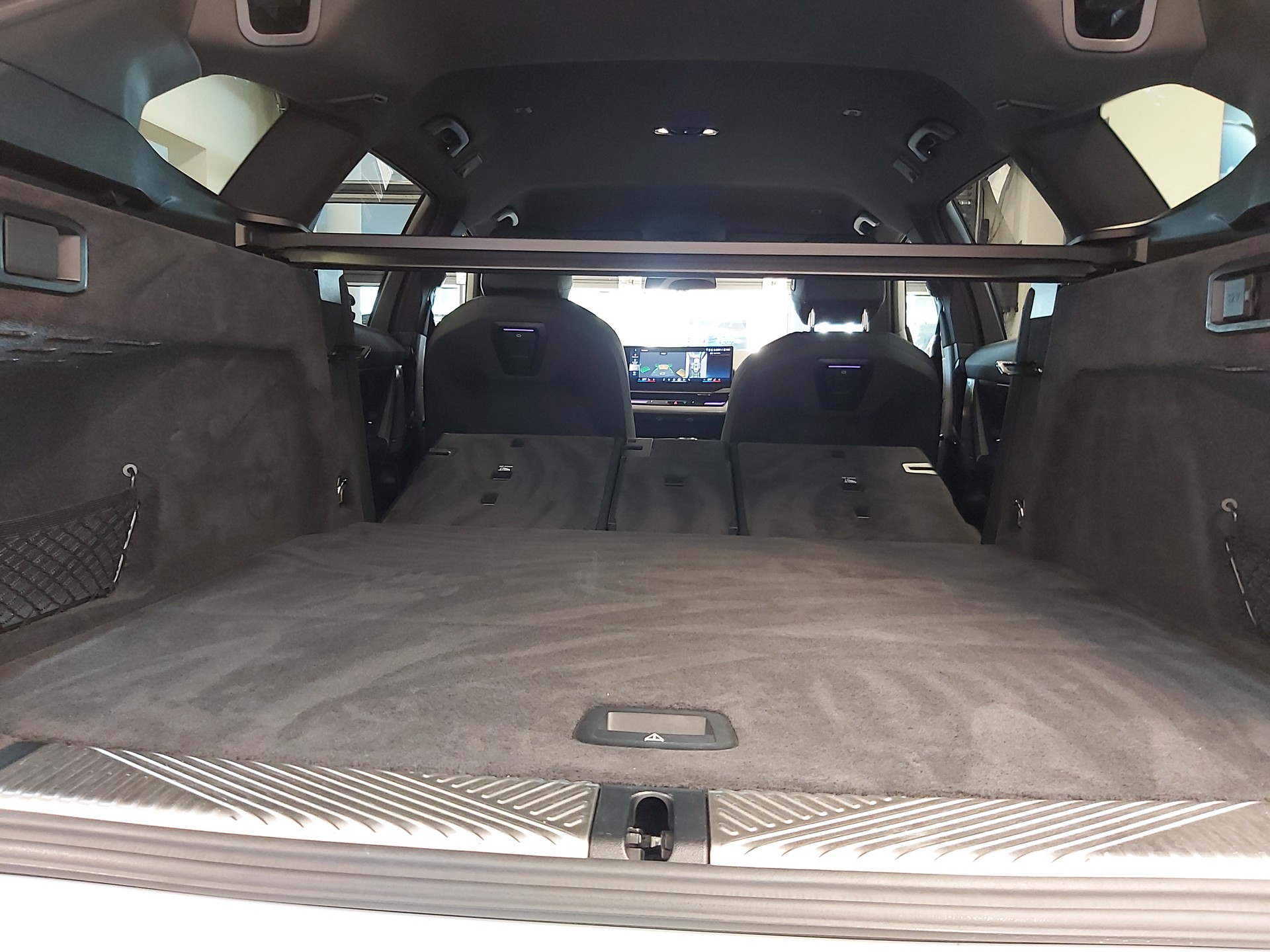 BMW 520d xDrive M Sport Touring-image-8
