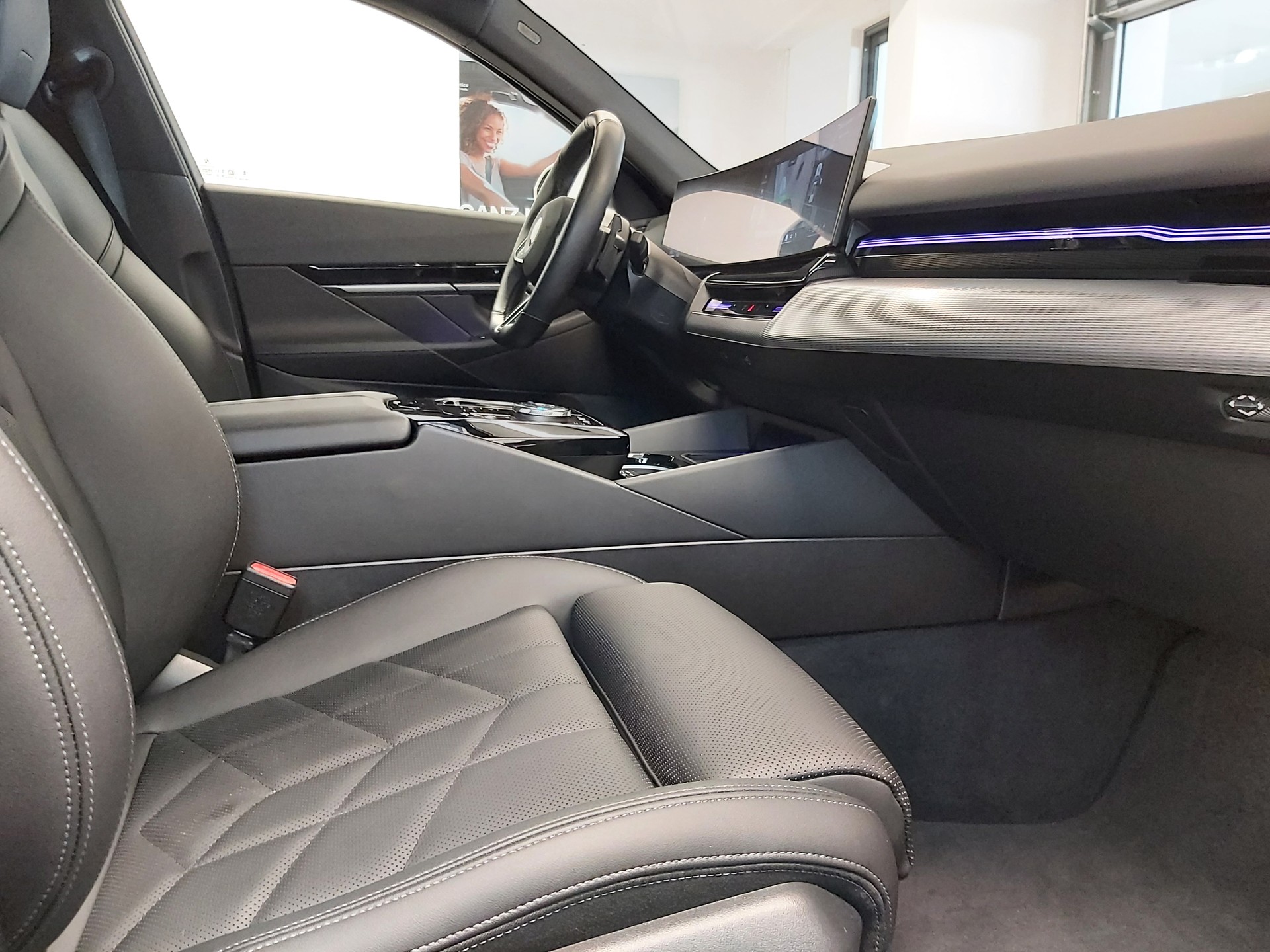 BMW 520d xDrive M Sport Touring-image-10