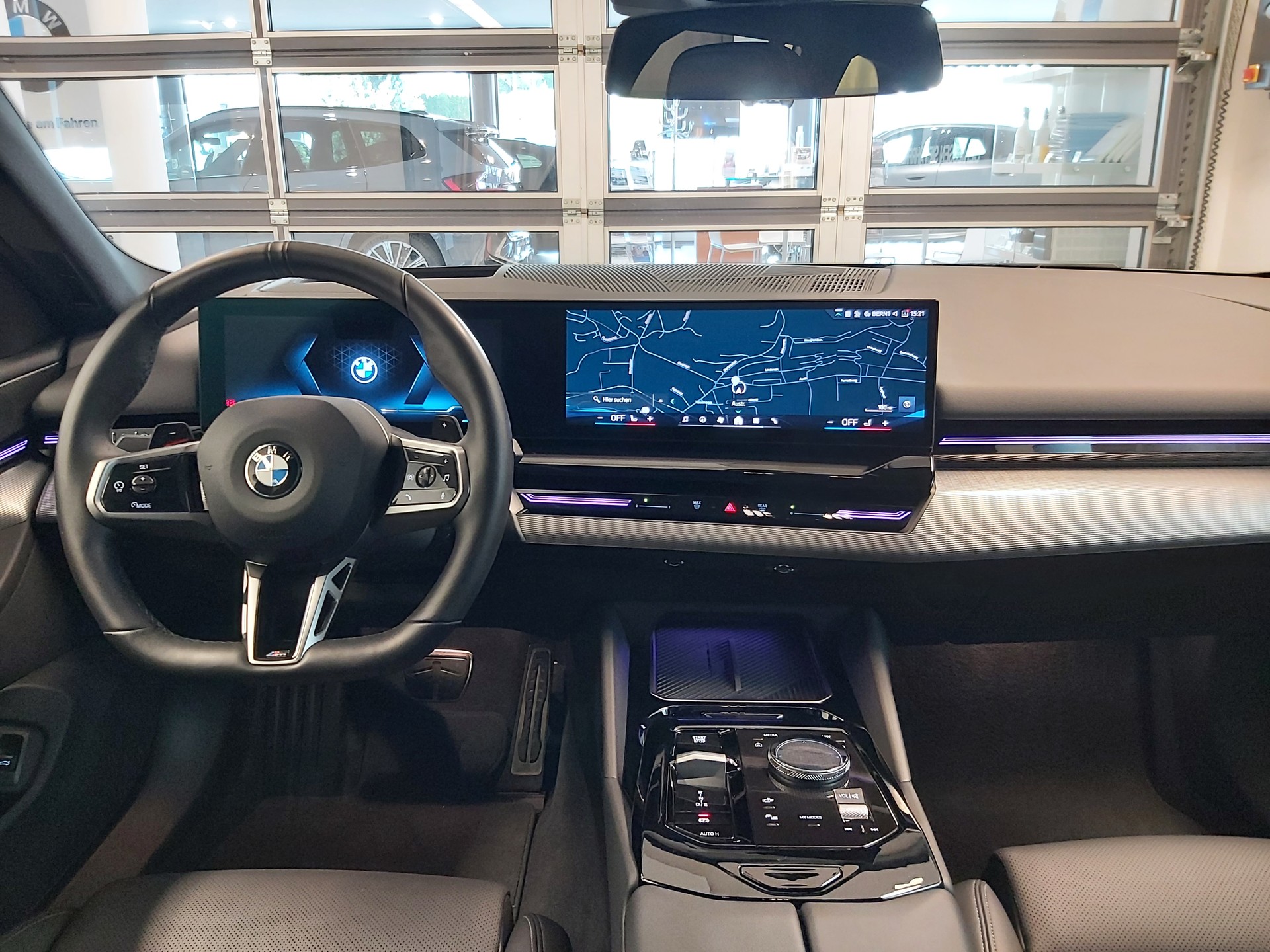 BMW 520d xDrive M Sport Touring-image-12