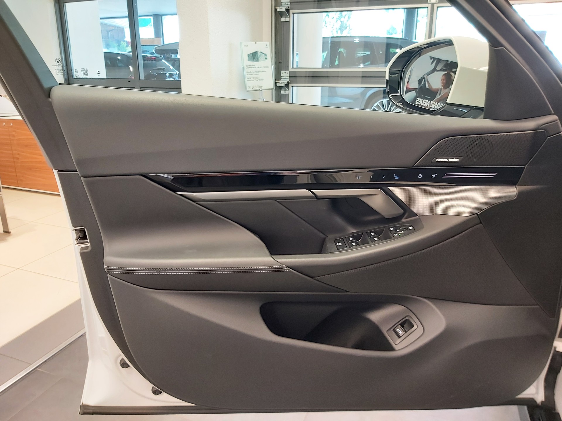 BMW 520d xDrive M Sport Touring-image-16