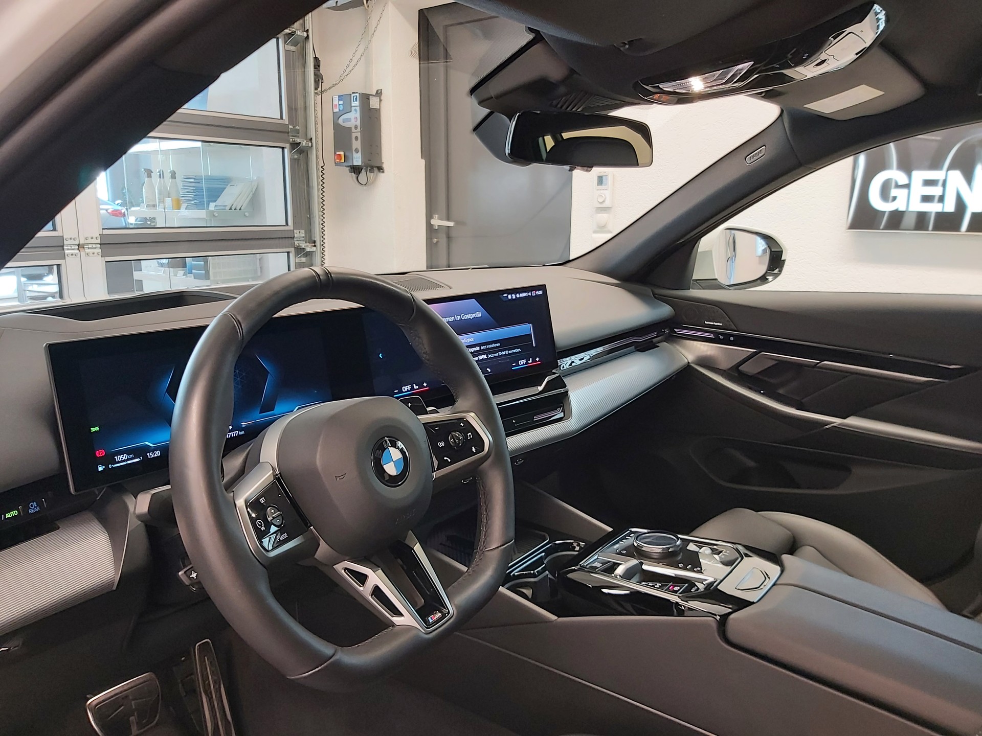 BMW 520d xDrive M Sport Touring-image-9
