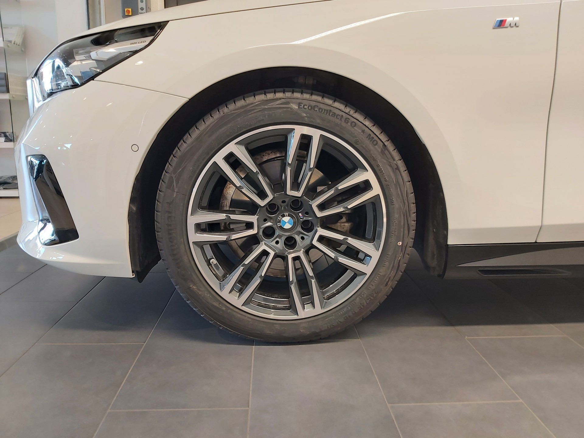 BMW 520d xDrive M Sport Touring-image-2