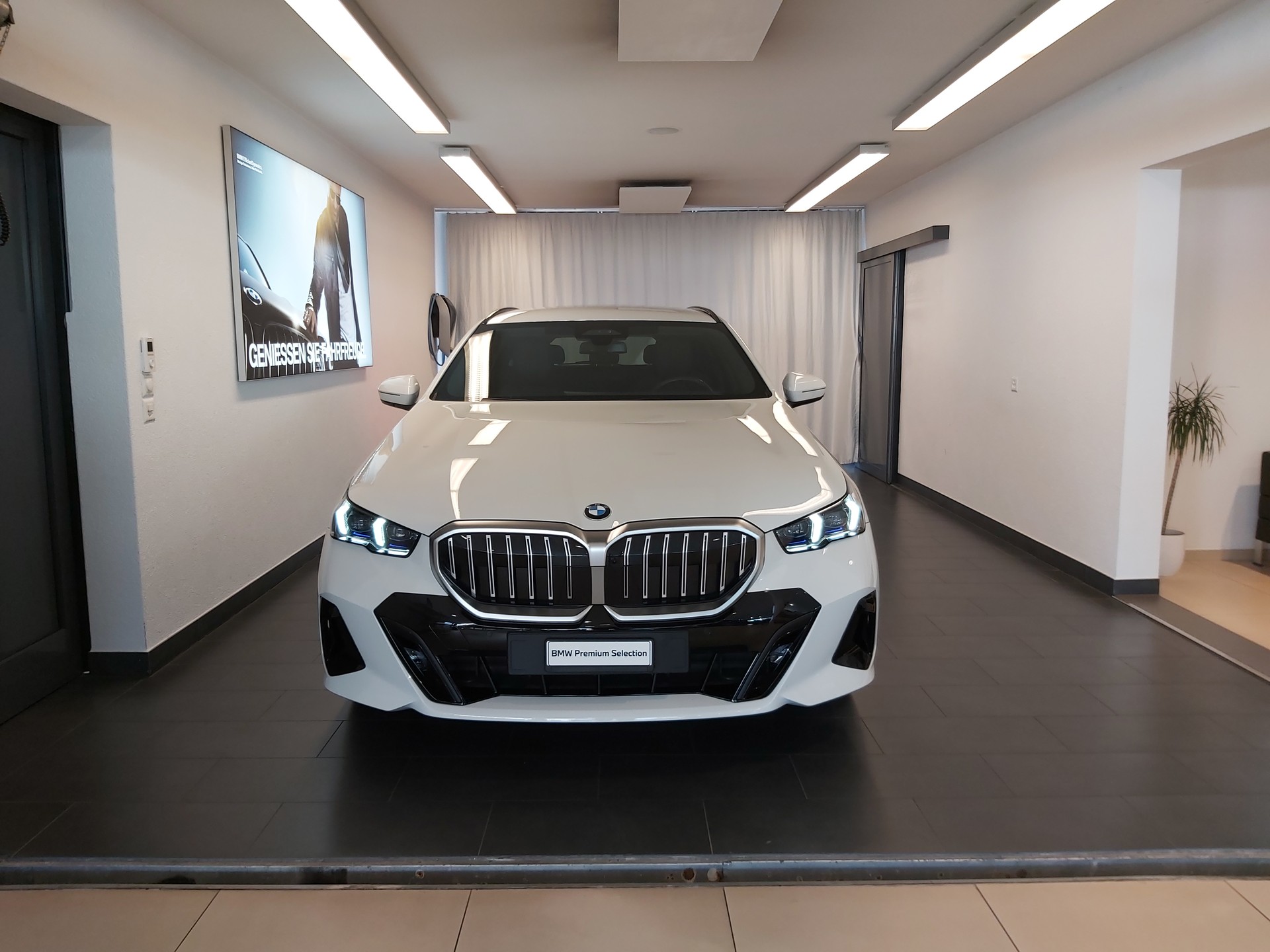 BMW 520d xDrive M Sport Touring-image-1