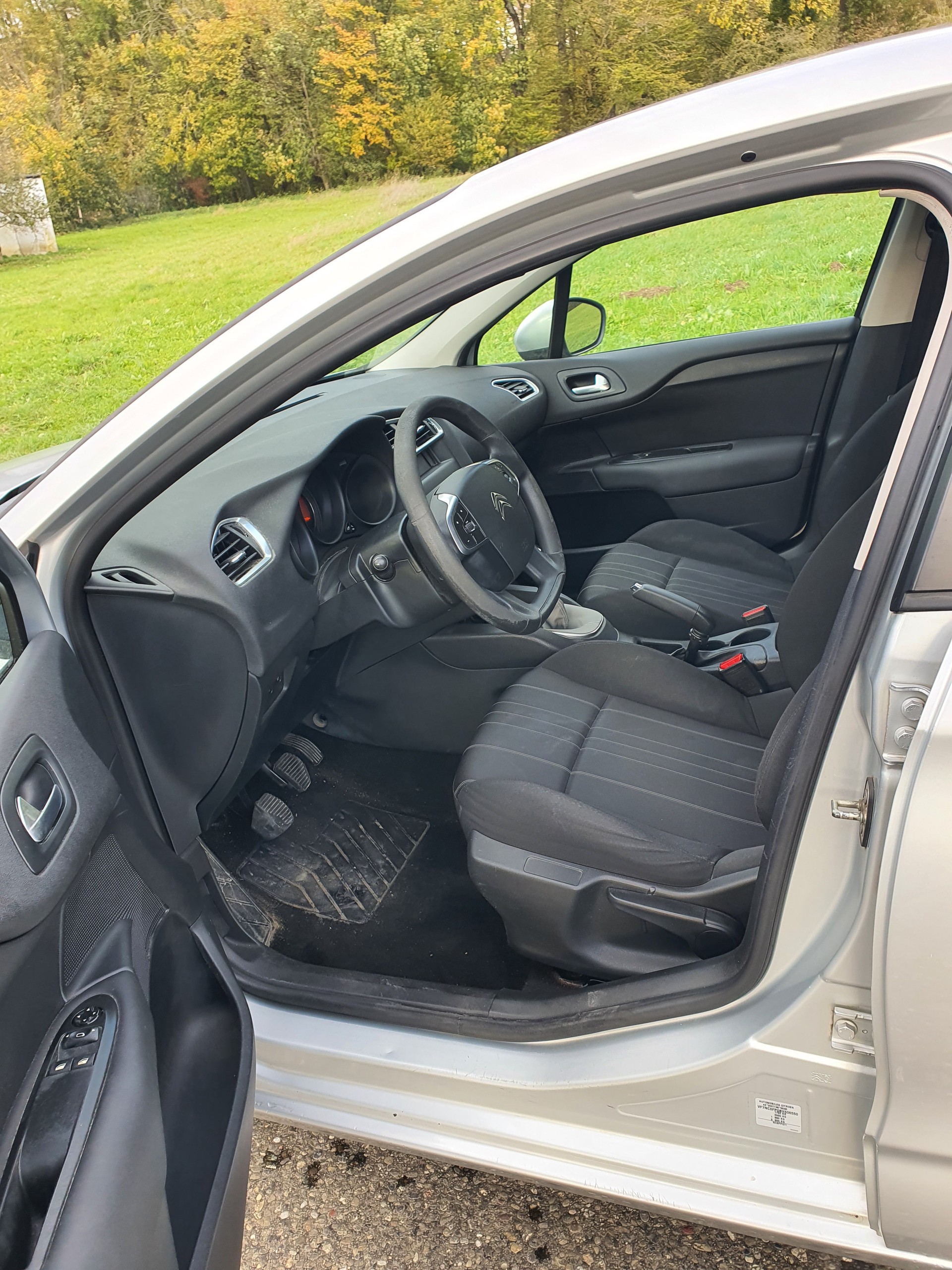 CITROEN C4 Berline 1.4 VTi Attraction-image-10