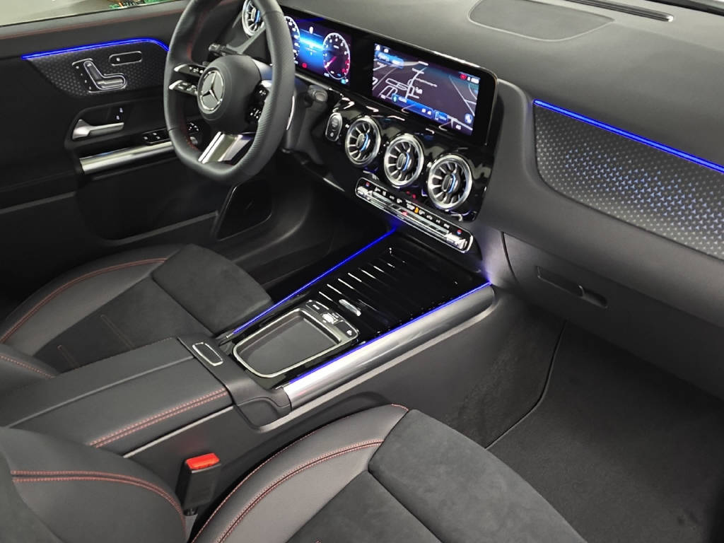 MERCEDES-BENZ GLA 200 AMG Line Night Star-image-11