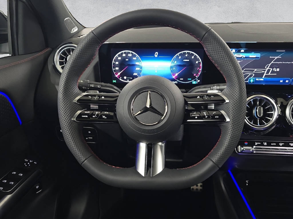 MERCEDES-BENZ GLA 200 AMG Line Night Star-image-12