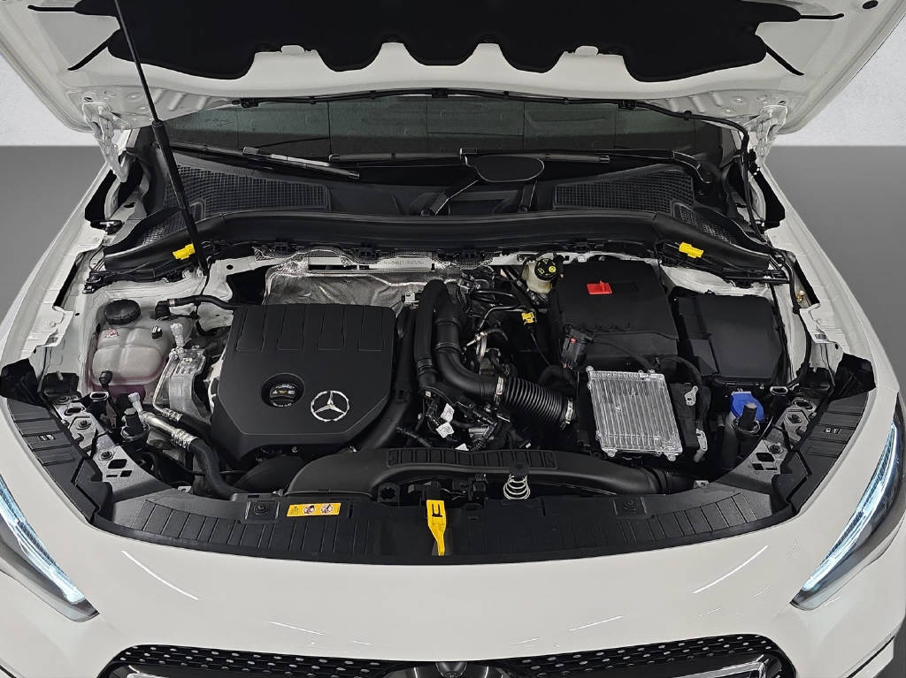 MERCEDES-BENZ GLA 200 AMG Line Night Star-image-9