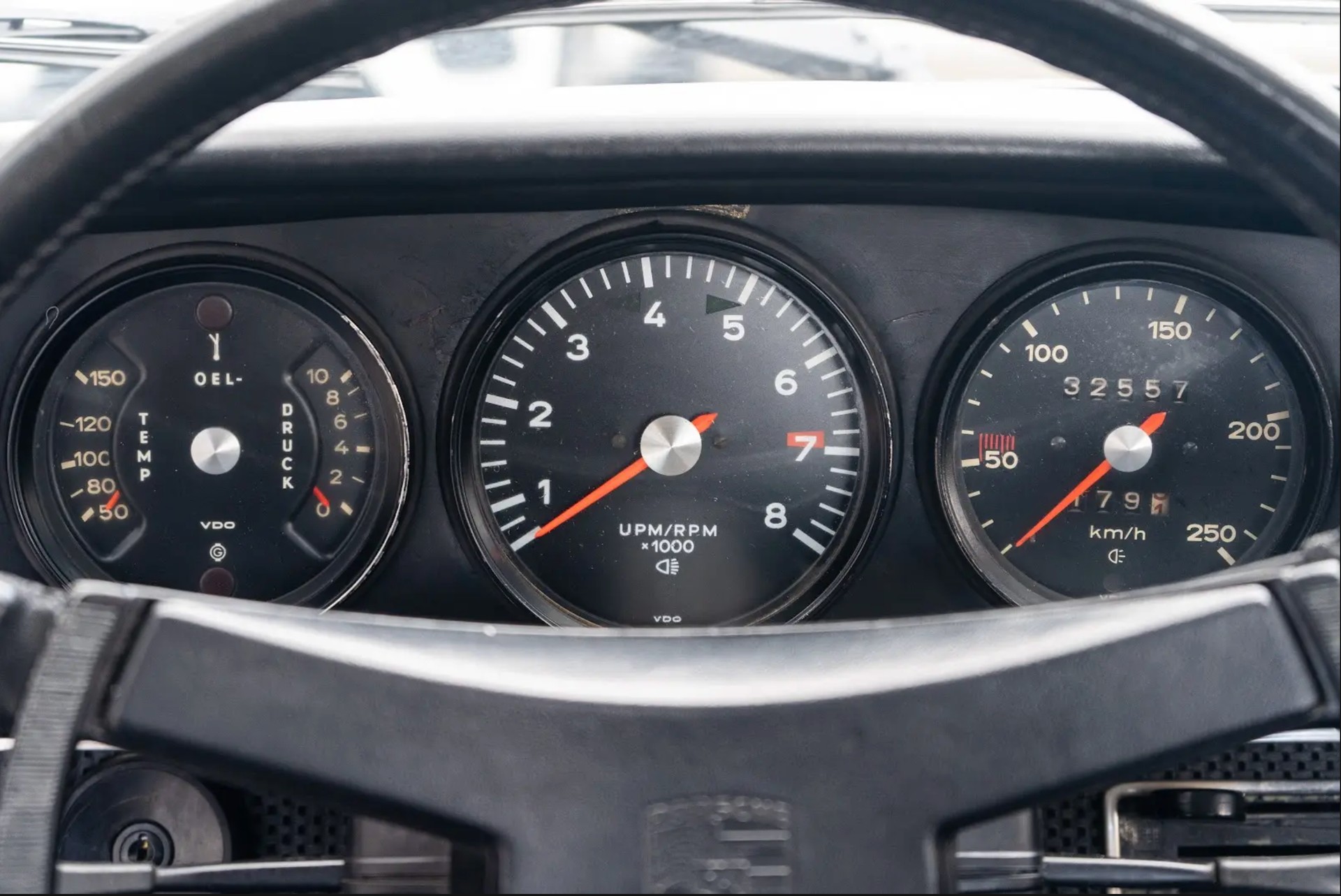 PORSCHE 2.4 S-image-11