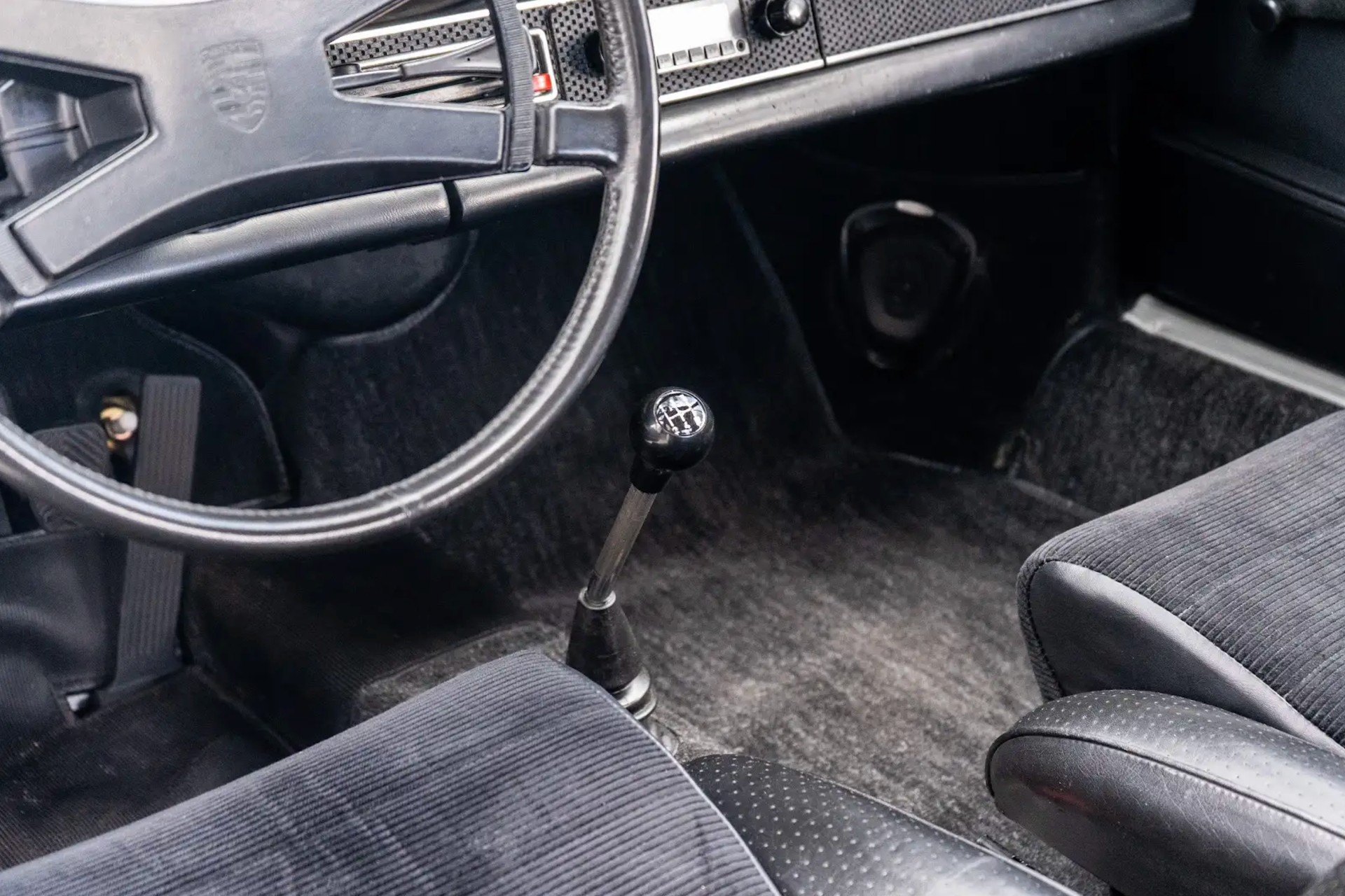 PORSCHE 2.4 S-image-10