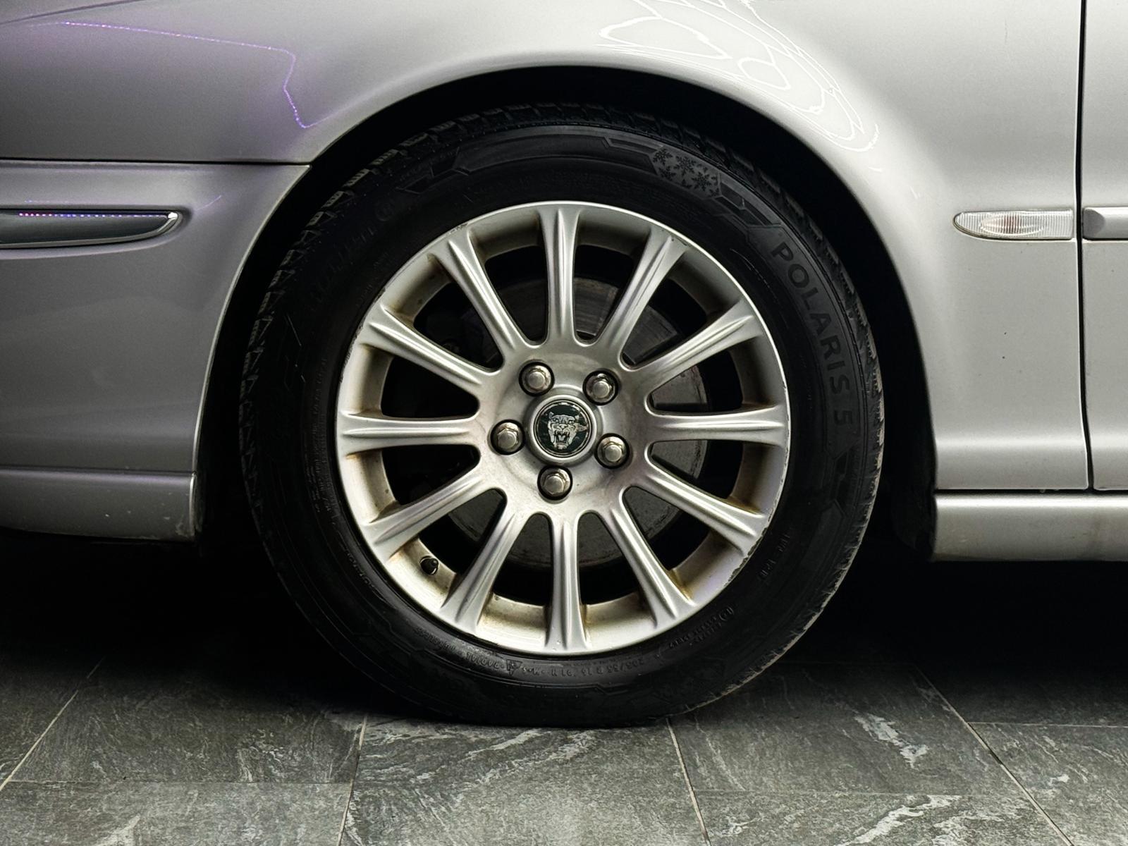 JAGUAR X-Type 3.0 V6 Traction4 Executive-image-6